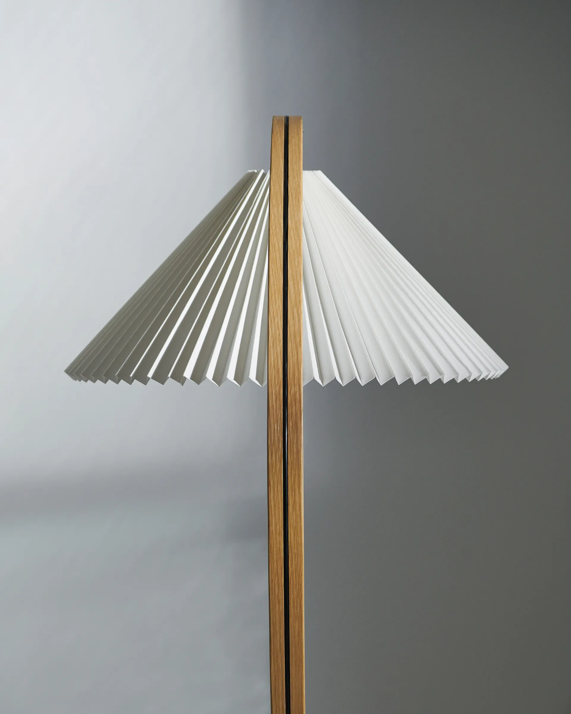 Lampadaire Timberline, Chêne-bouleau-blanc GUBI