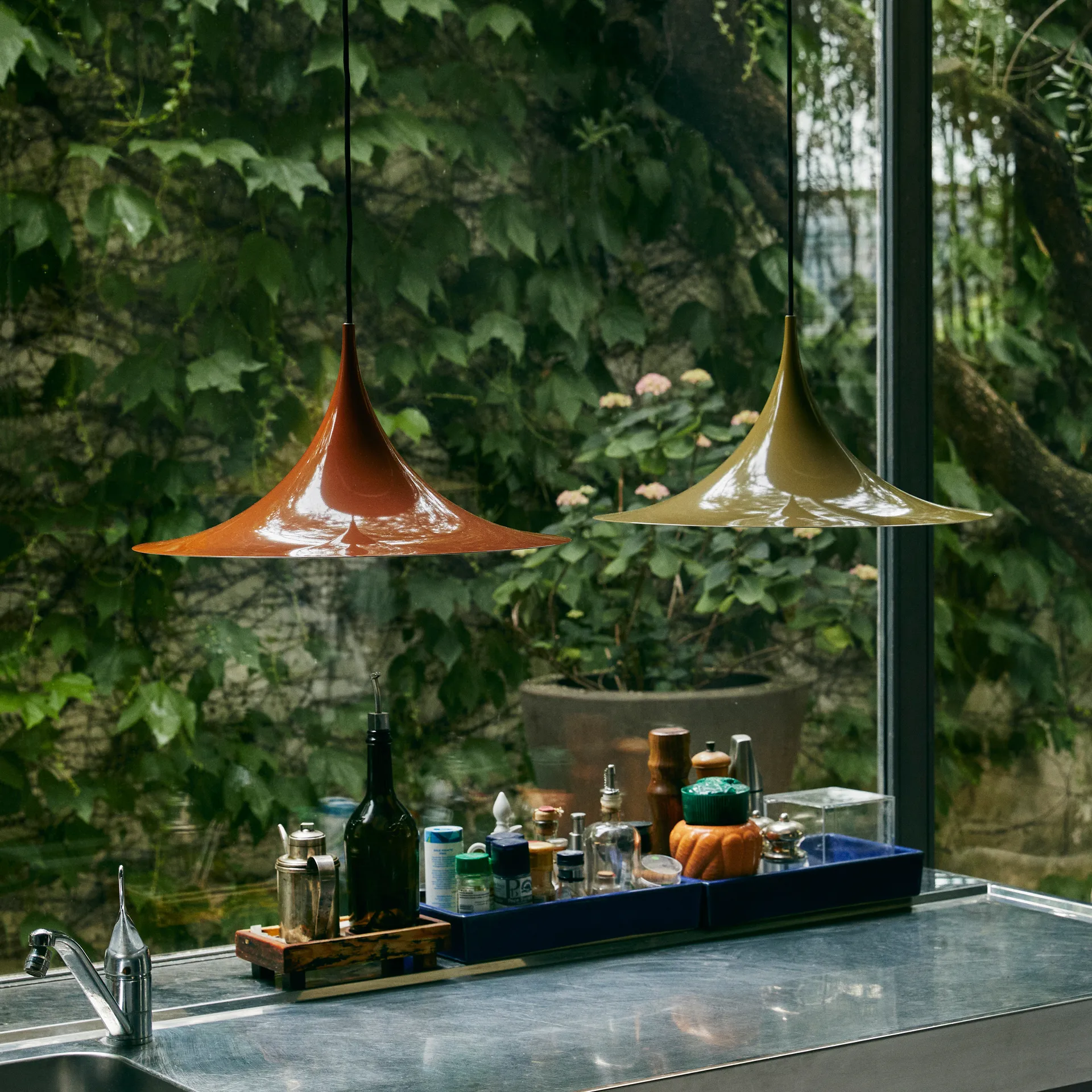 Lampe à suspension Semi Ø 47 cm, Fennel seed glossy GUBI