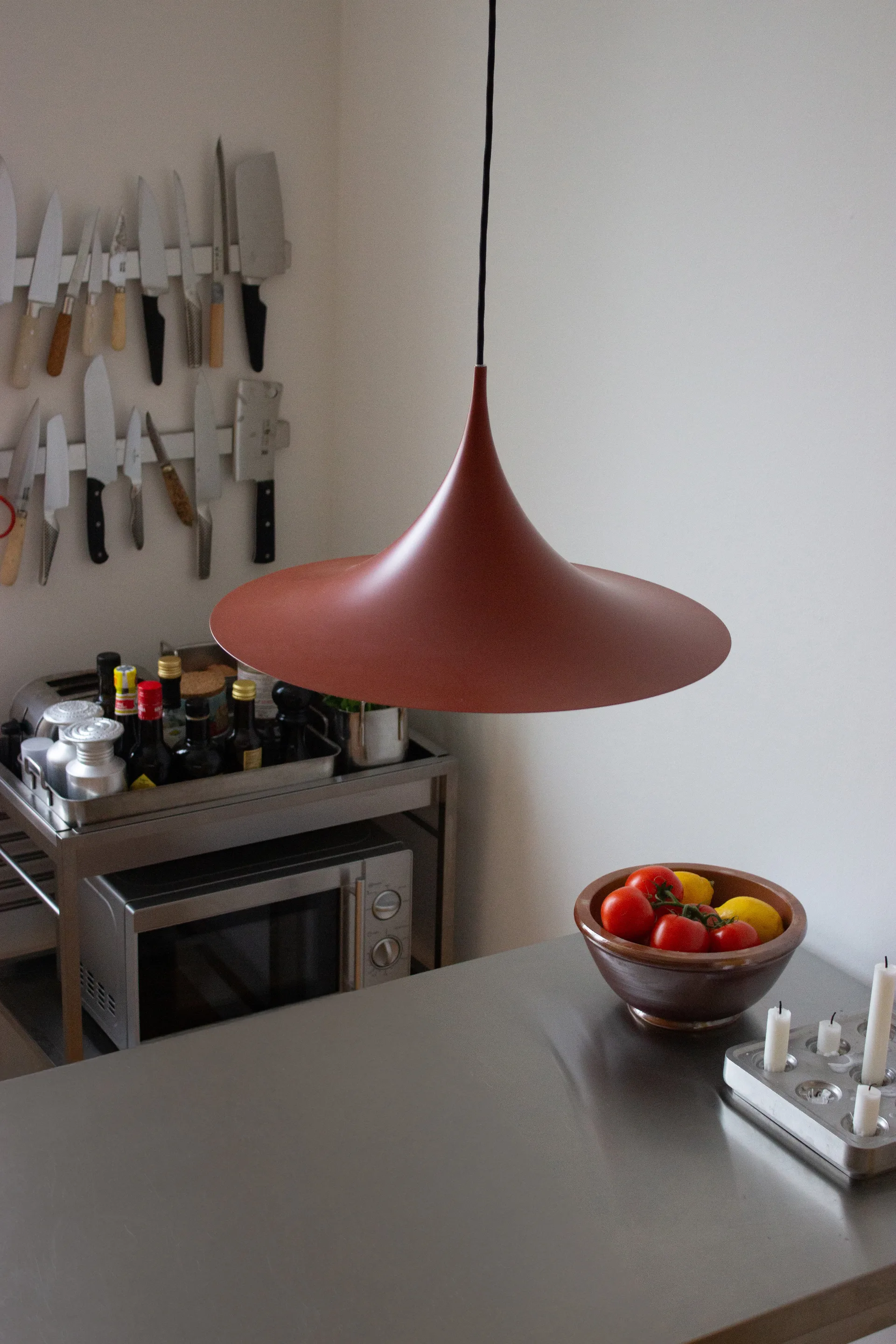 Lampe à suspension Semi Ø 47 cm, Special Edition Auburn Red semi matt GUBI