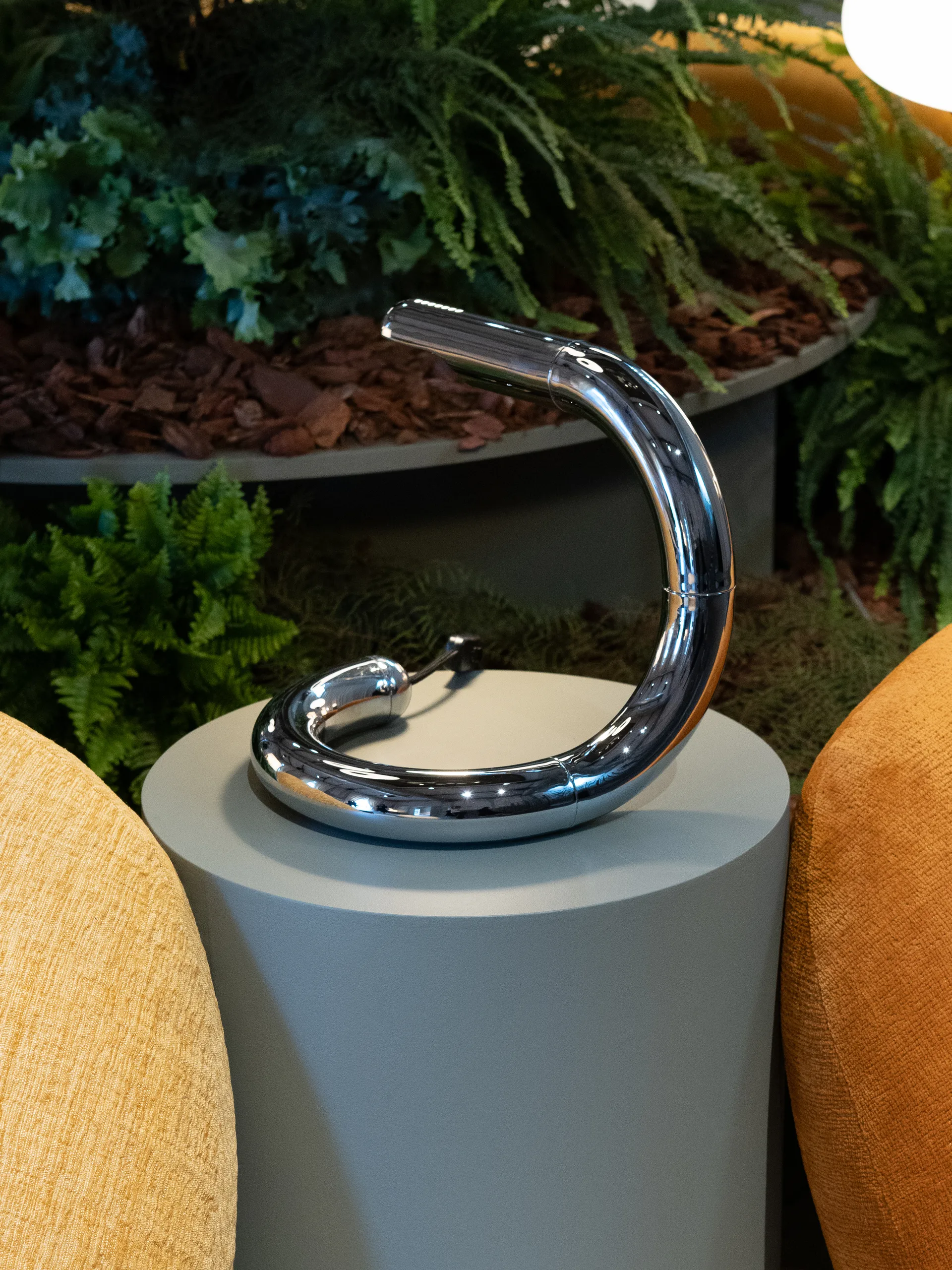 Lampe de table Aspide, Chrome GUBI