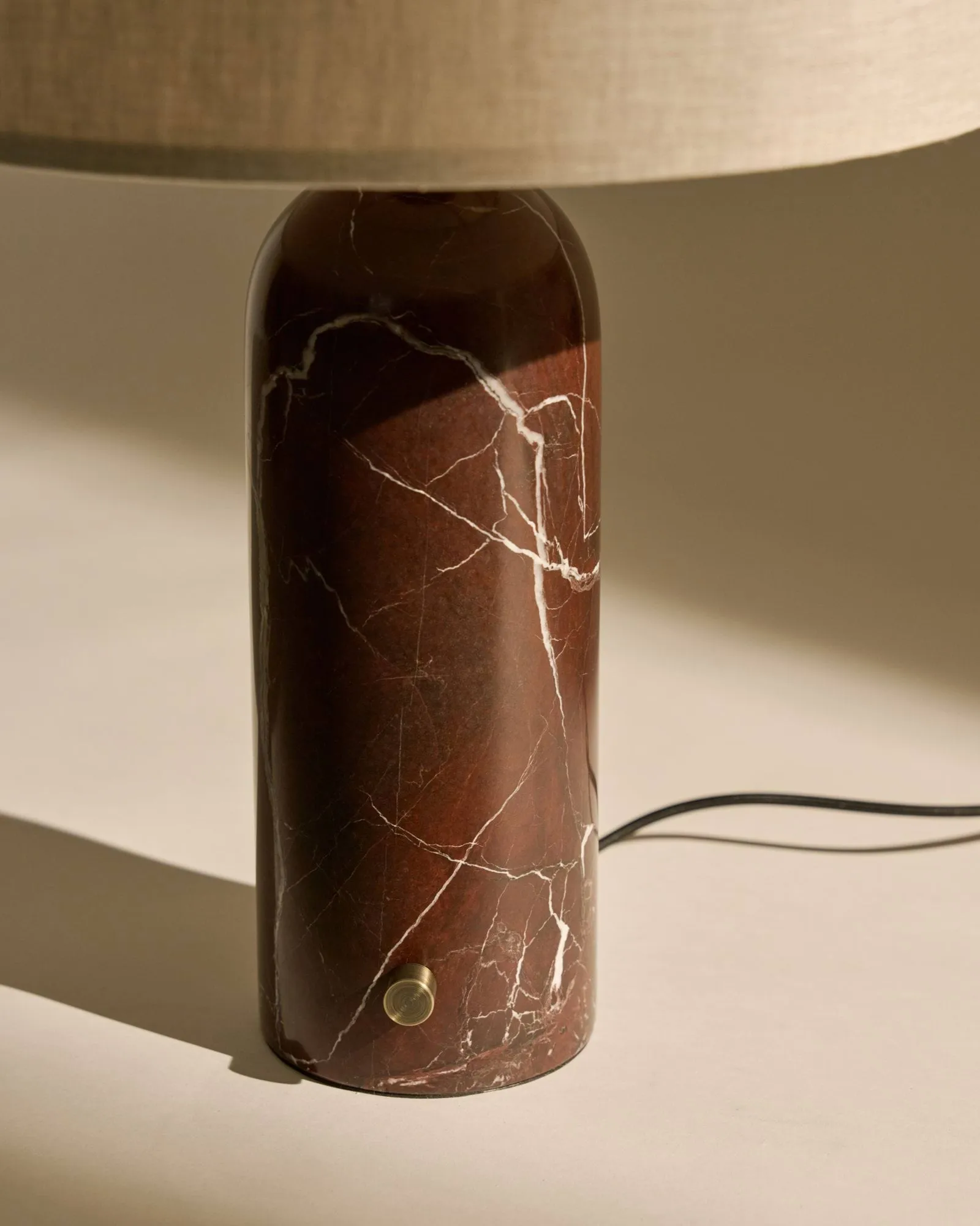 Lampe de table Grablancy S, Maroon marble-canvas GUBI