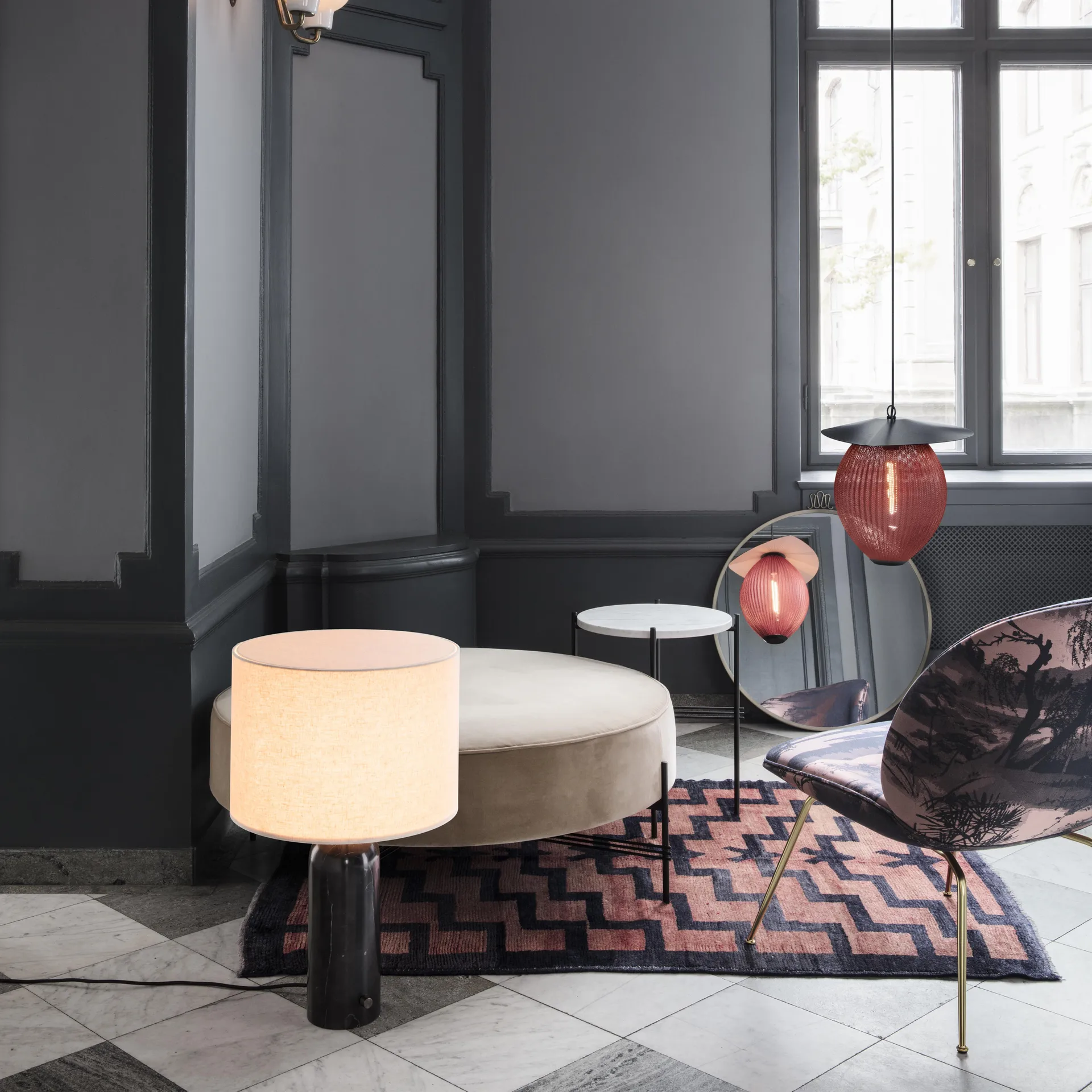 Lampe de table Gravity L, black marble + abat-jour blanc GUBI