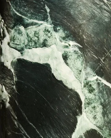 Lampe de table Gravity L - Emerald marble-white - GUBI