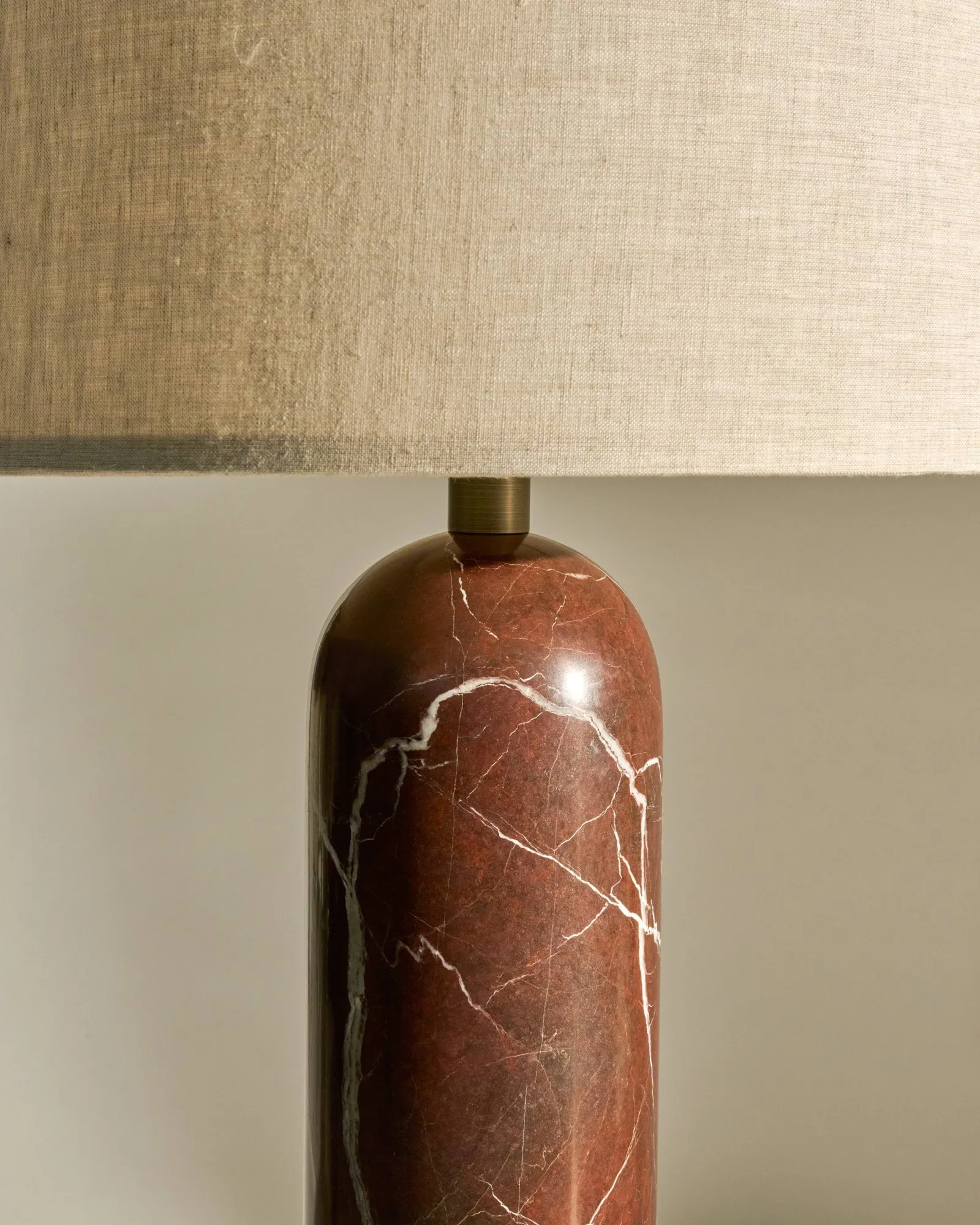 Lampe de table Gravity L, Maroon marble-canvas GUBI