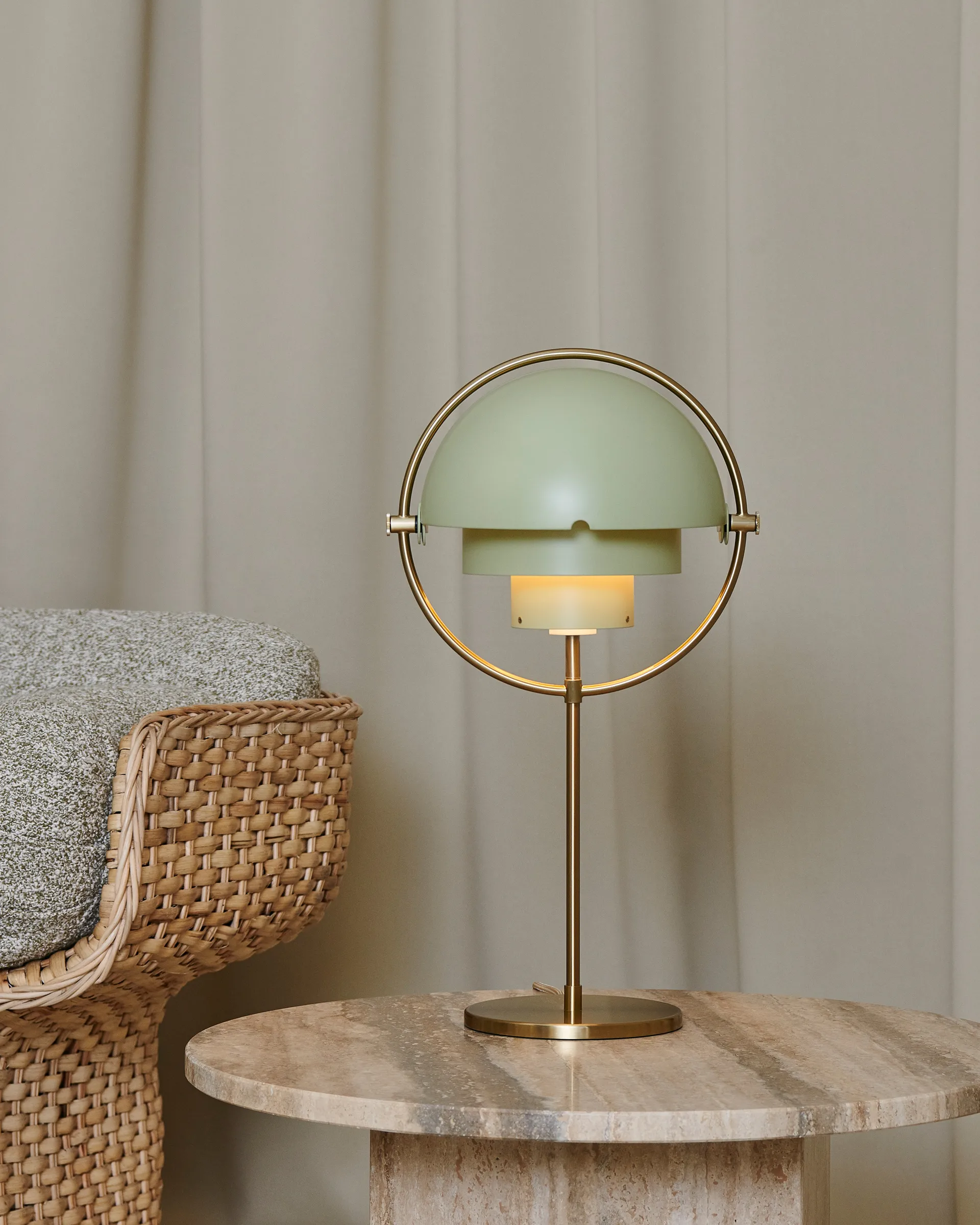 Lampe de table Multi-Lite, Brass-desert sage GUBI