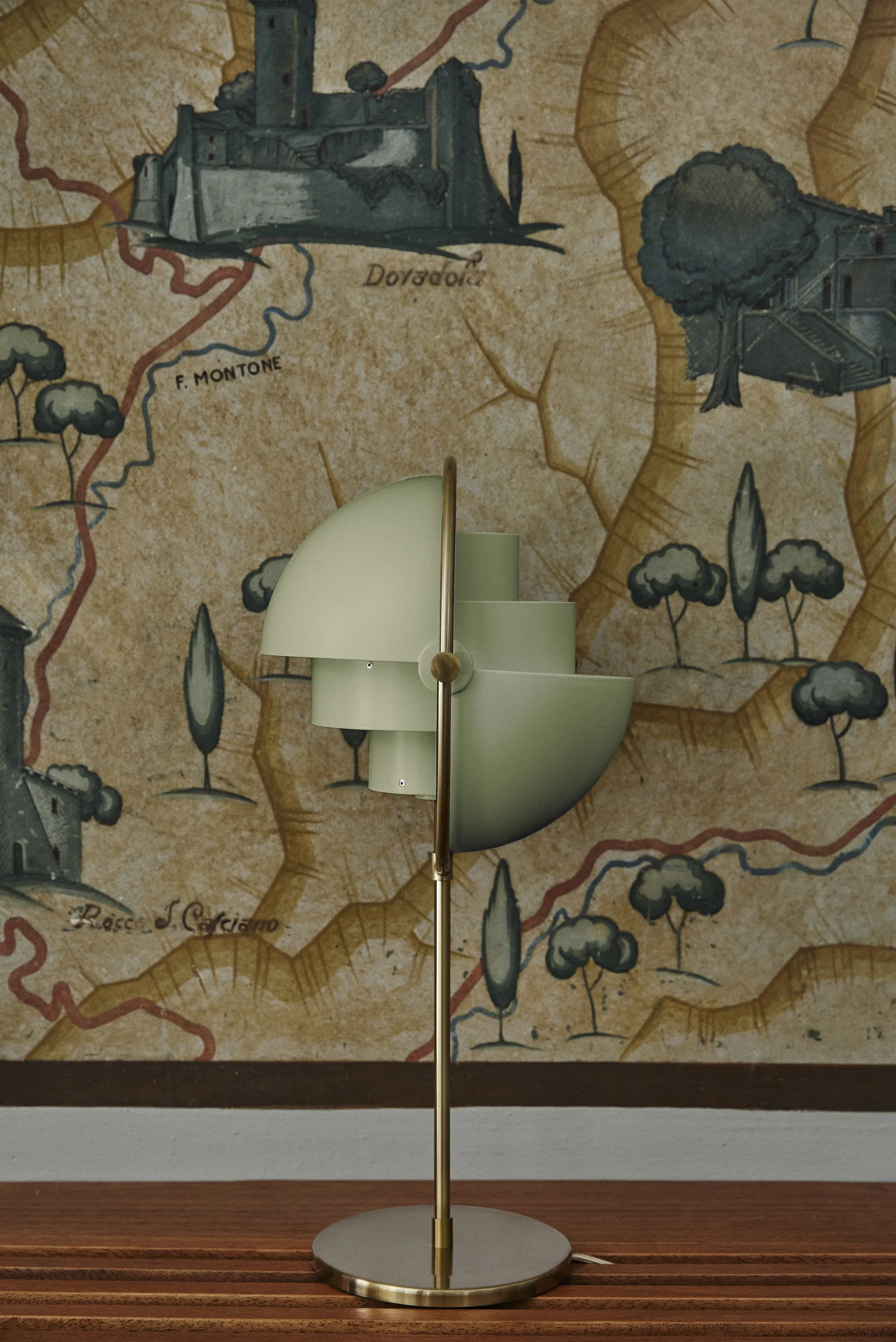 Lampe de table Multi-Lite, Brass-desert sage GUBI