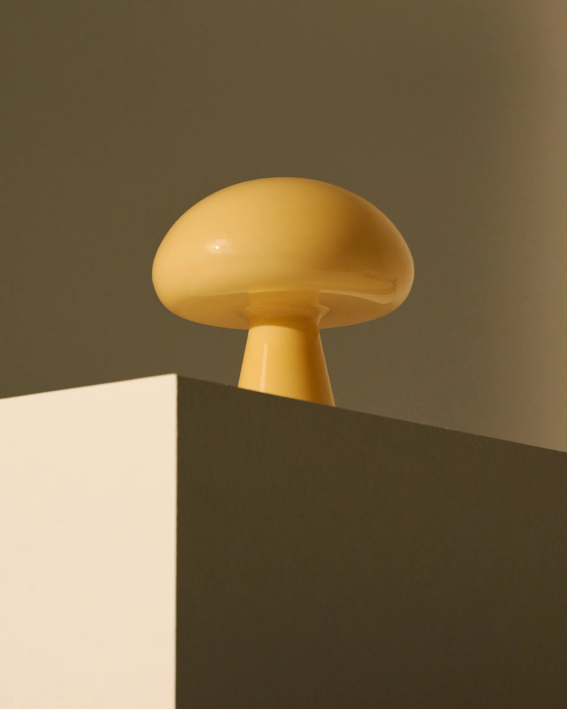 Lampe de table Obello, Mellow yellow GUBI