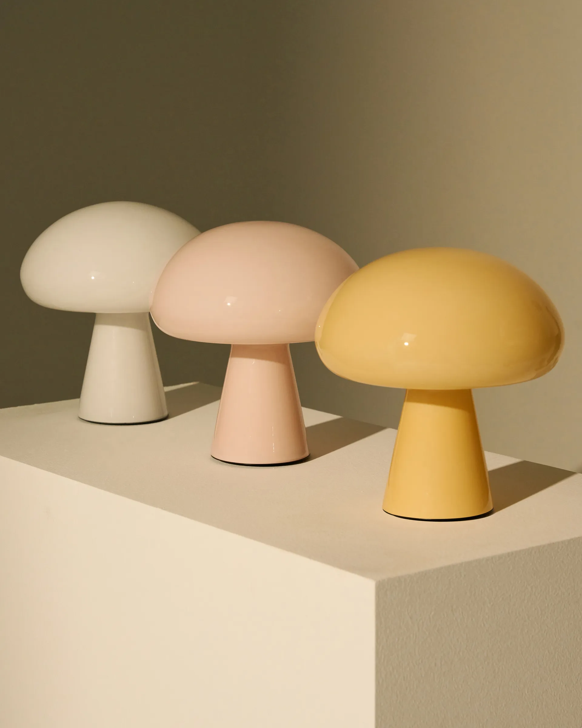 Lampe de table Obello, Pearl white GUBI