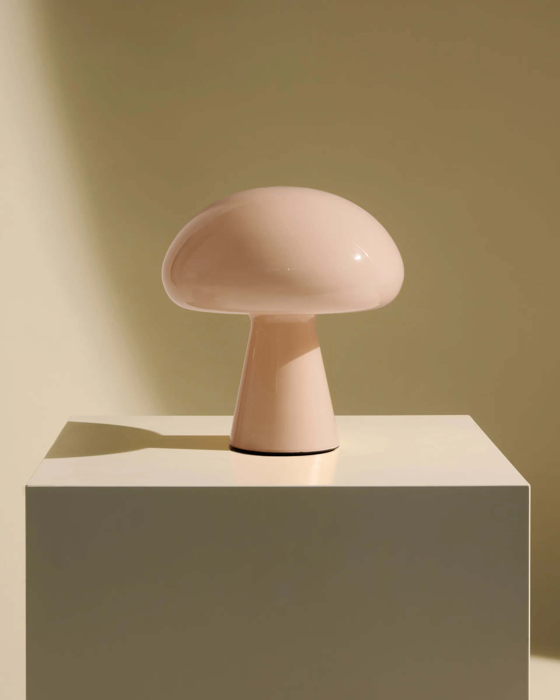 Lampe de table Obello, Powder pink GUBI