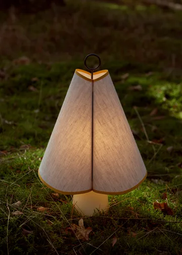 Lampe de table portable Hornbæk - Poppy yellow - GUBI
