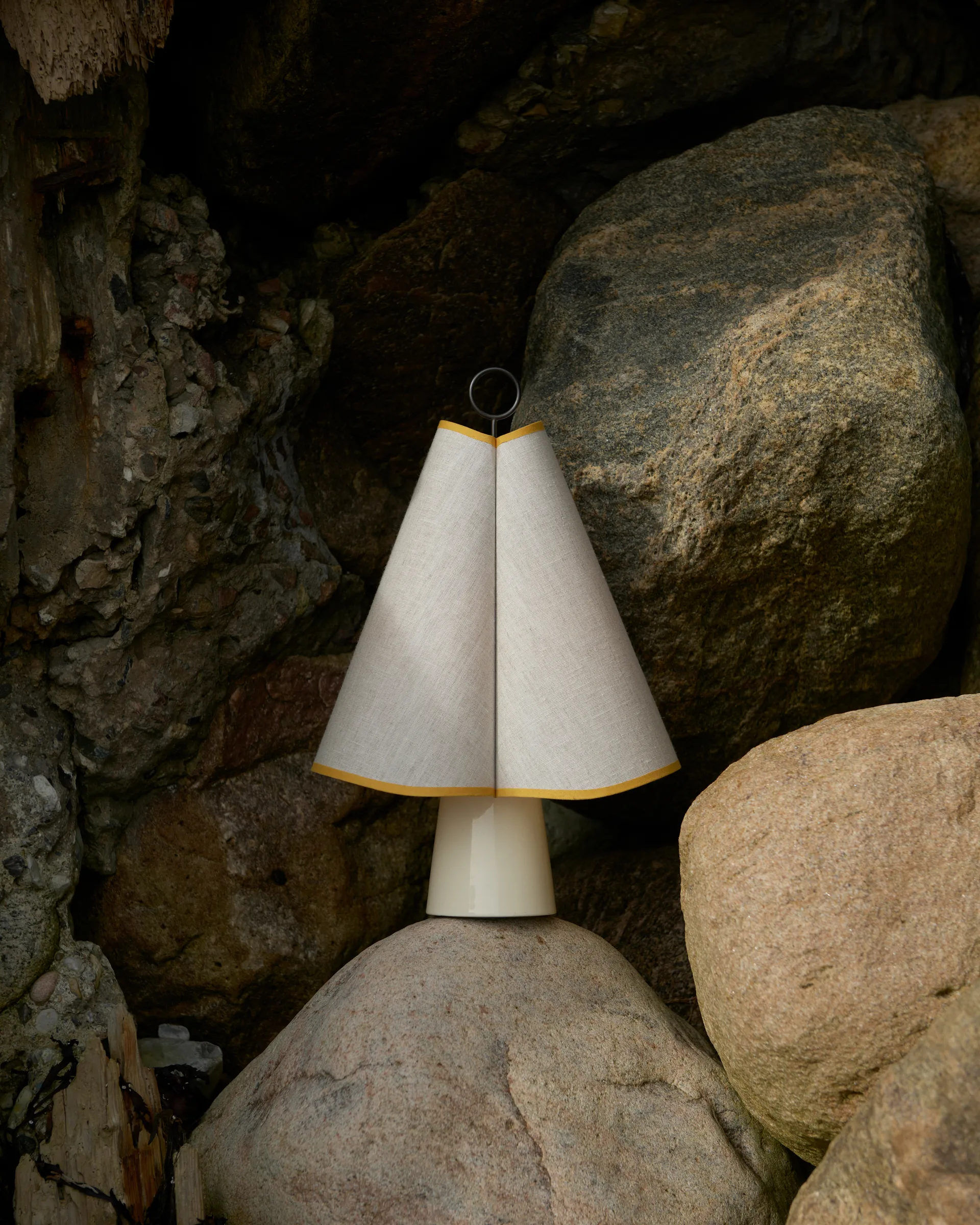Lampe de table portable Hornbæk, Poppy yellow GUBI