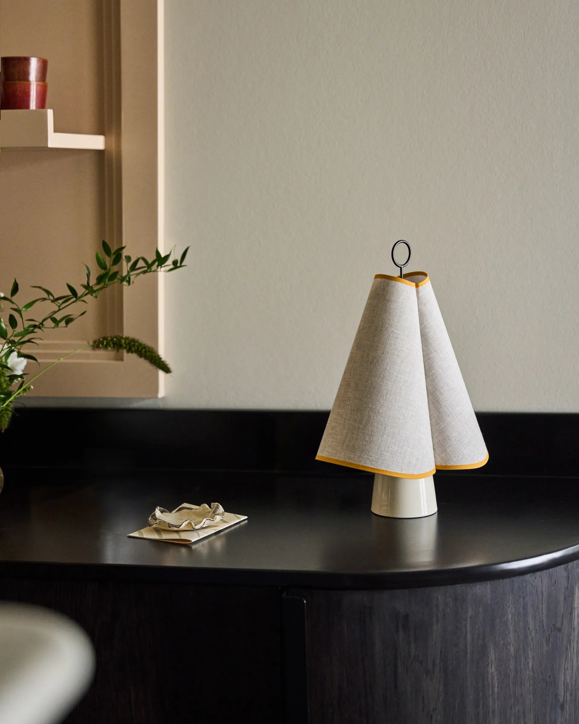 Lampe de table portable Hornbæk, Poppy yellow GUBI