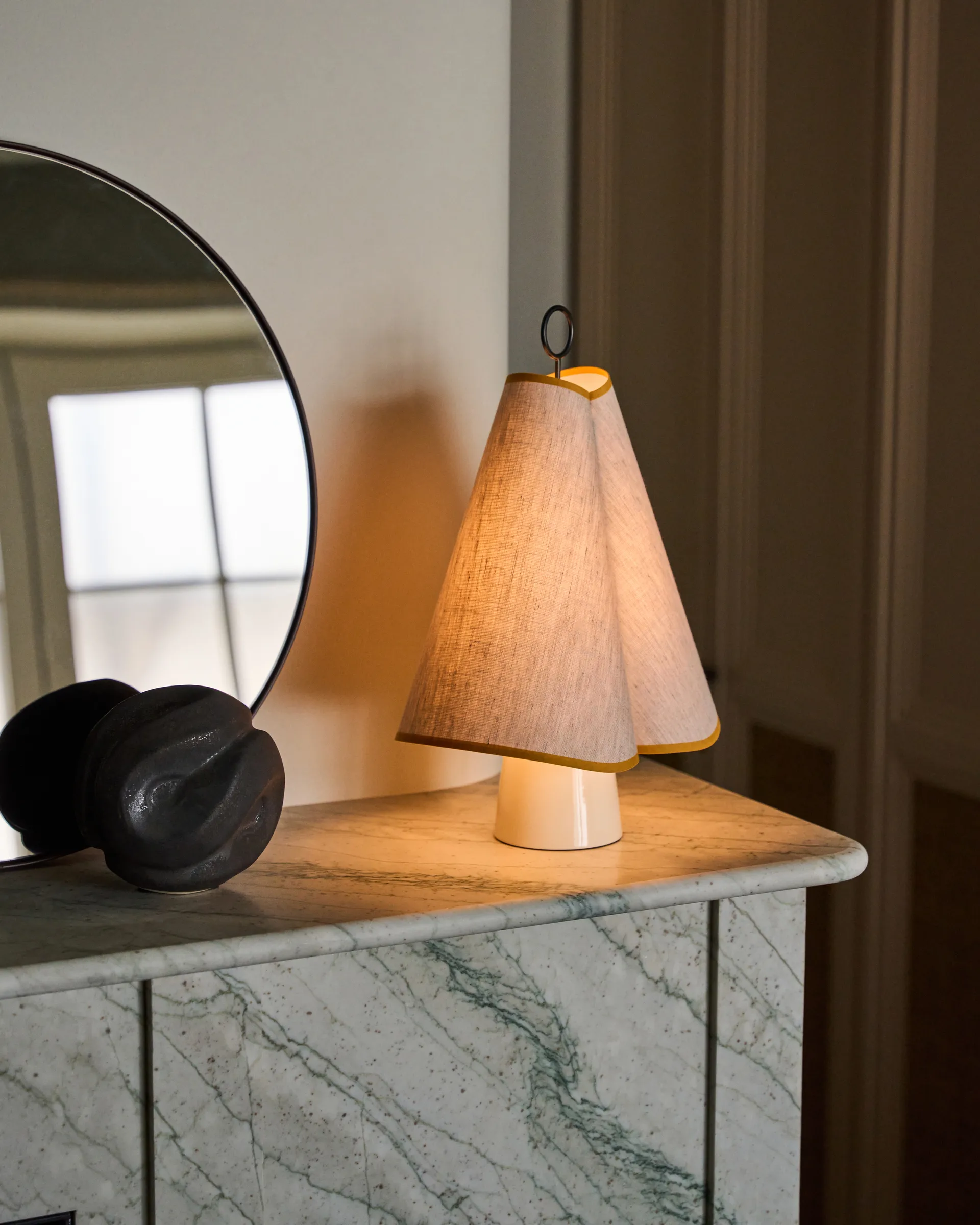 Lampe de table portable Hornbæk, Poppy yellow GUBI