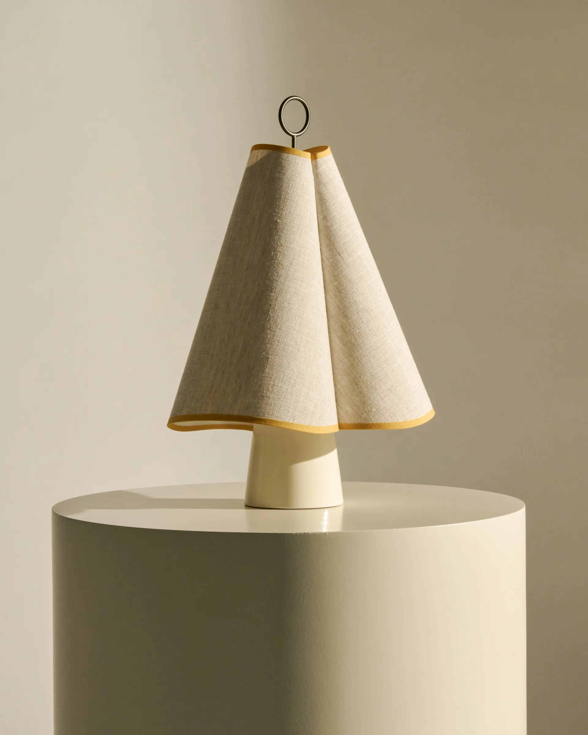 Lampe de table portable Hornbæk, Poppy yellow GUBI