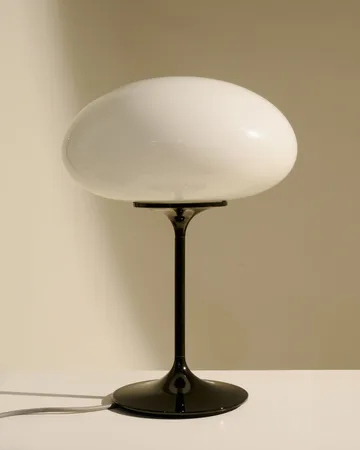 Lampe de table Stemlite - Black chrome verre opale 42 cm - GUBI