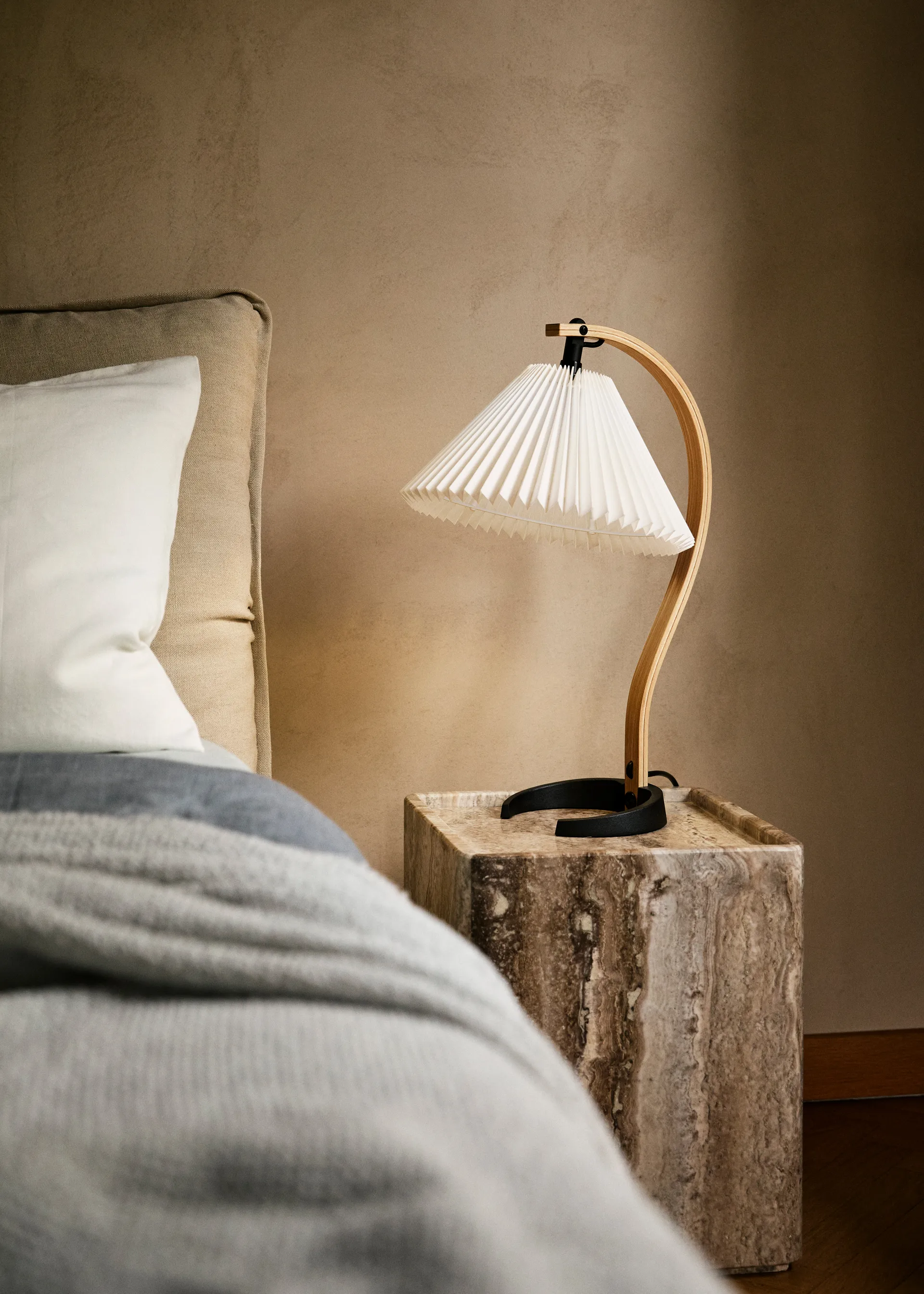 Lampe de table Timberline, Oak-birch-white GUBI