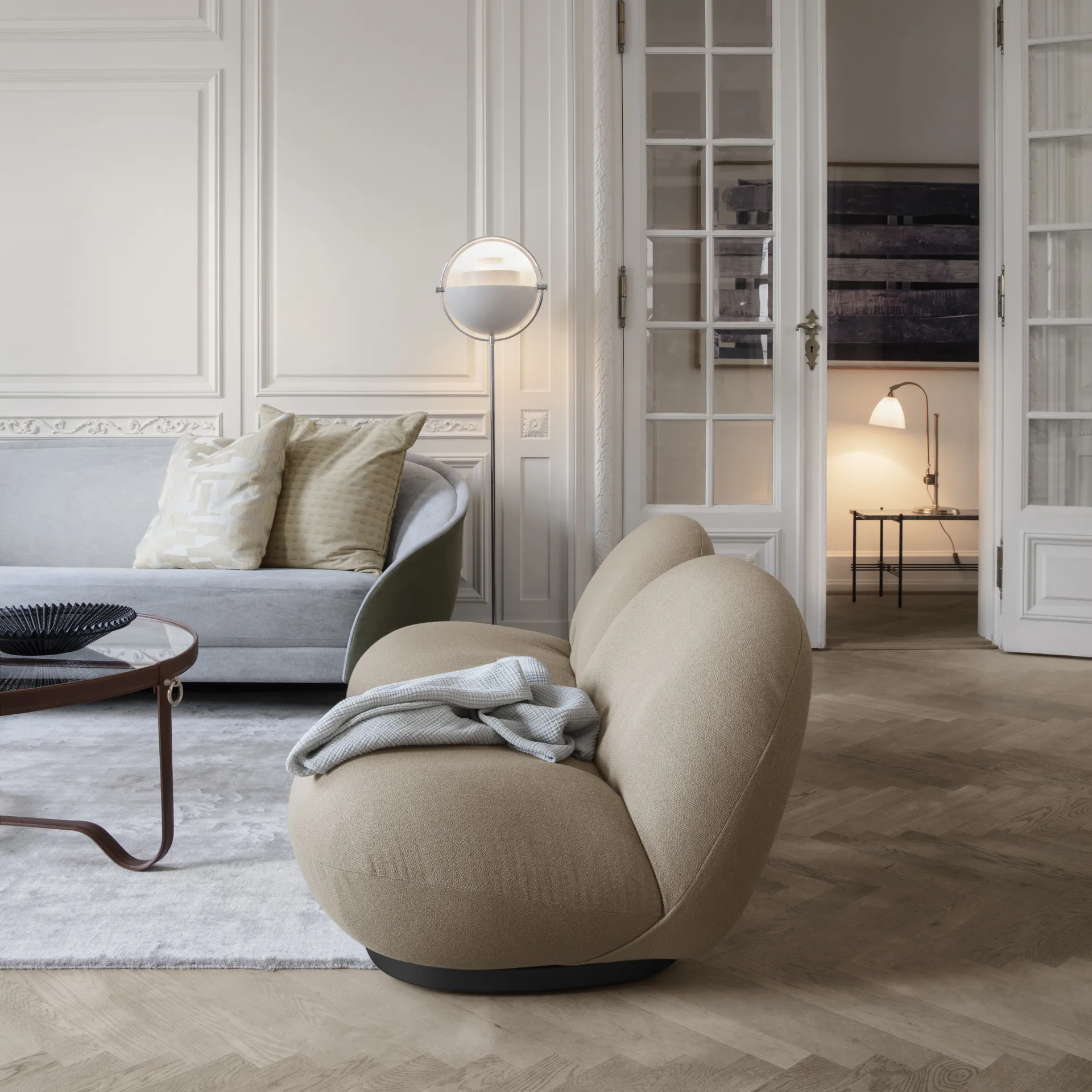 Lampe sur pied Multi-Lite, Chrome-blanc GUBI