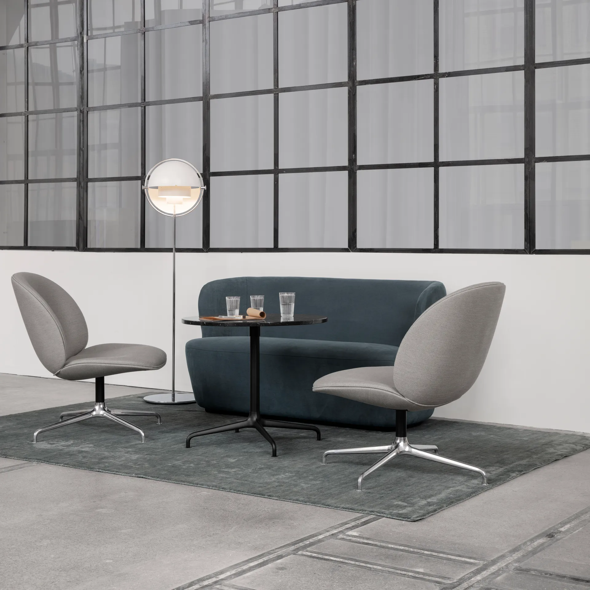 Lampe sur pied Multi-Lite, Chrome-blanc GUBI