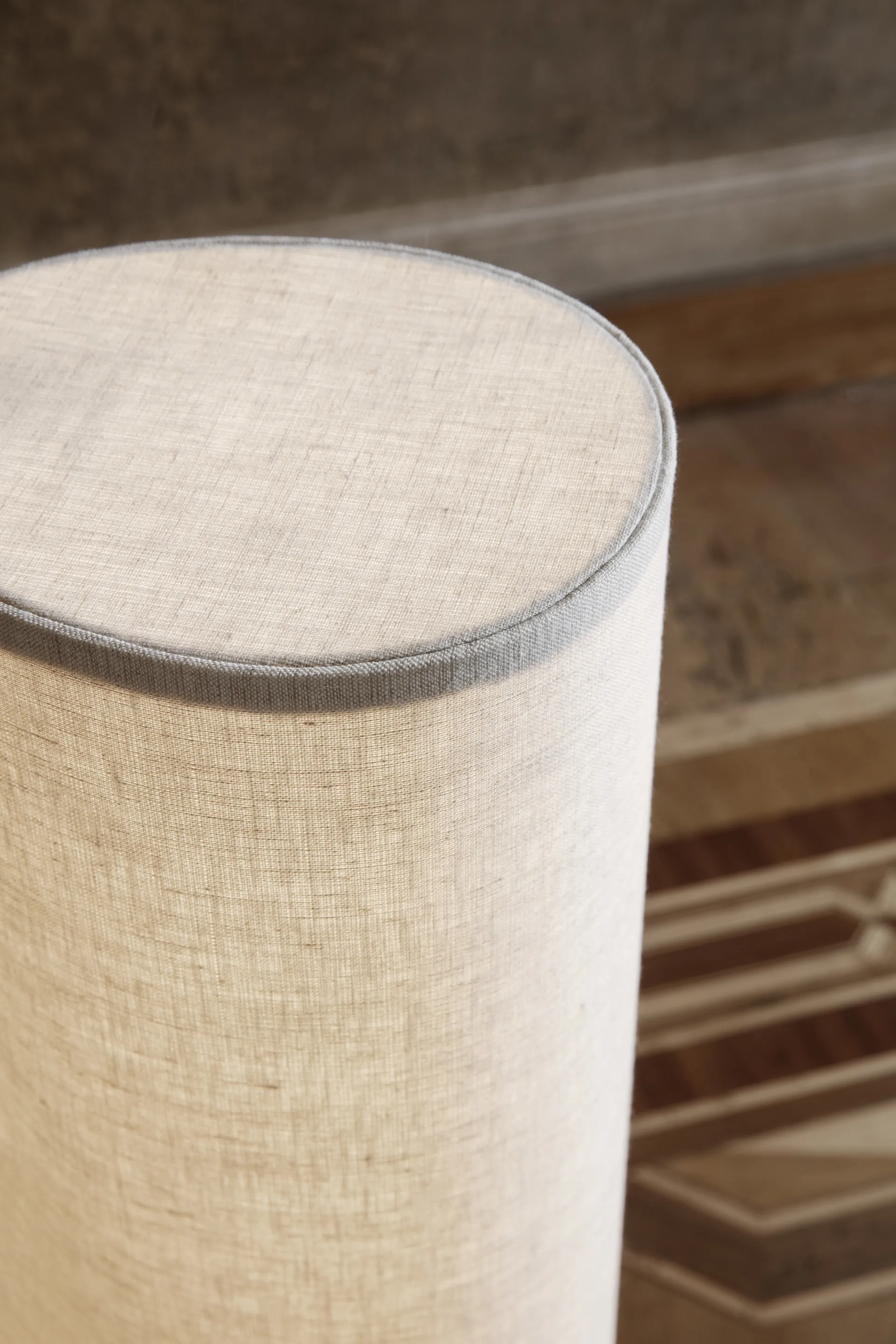 Lampe sur pied Unbound 80 cm, Toile-marbre gris GUBI