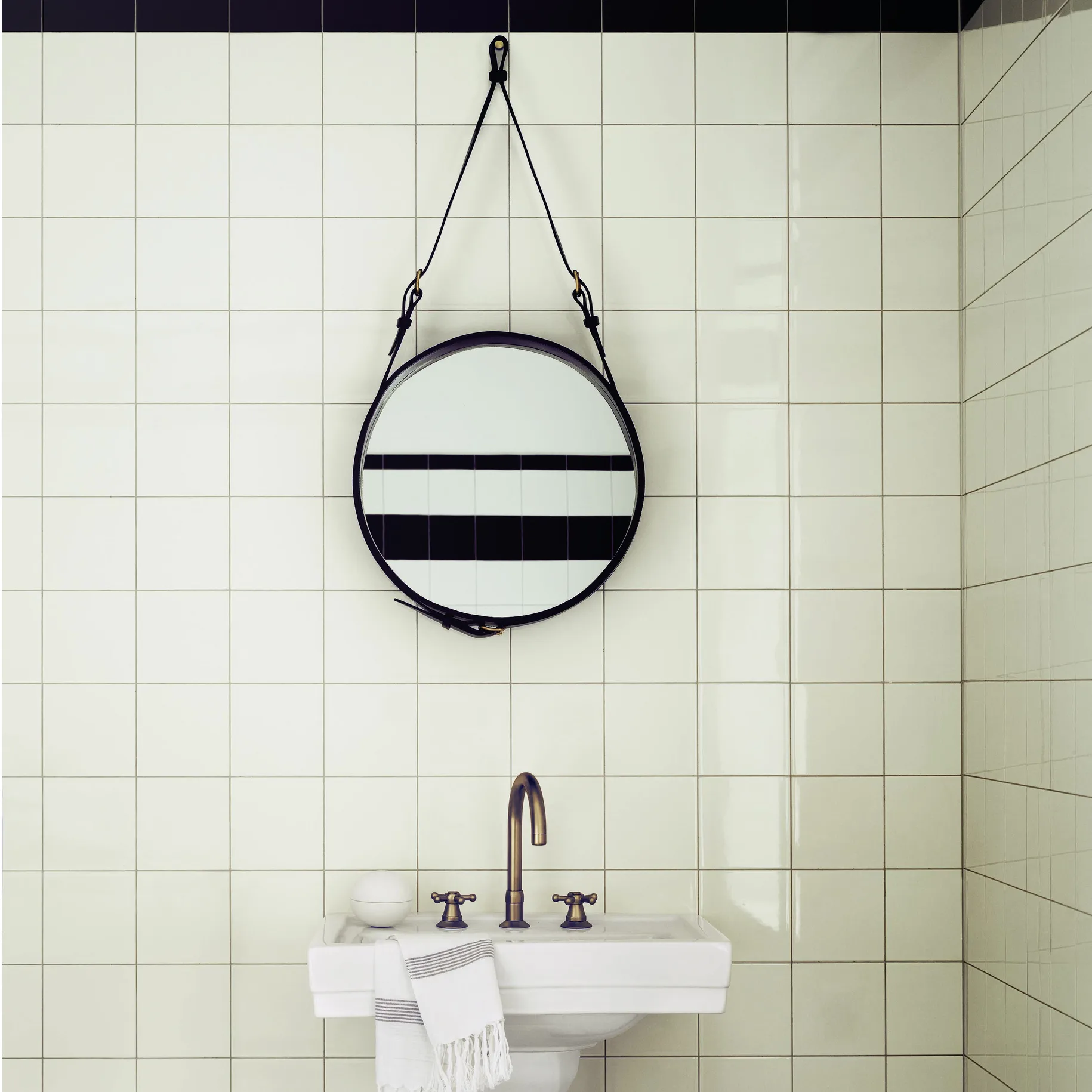 Miroir Adnet Circulaire S, noir GUBI