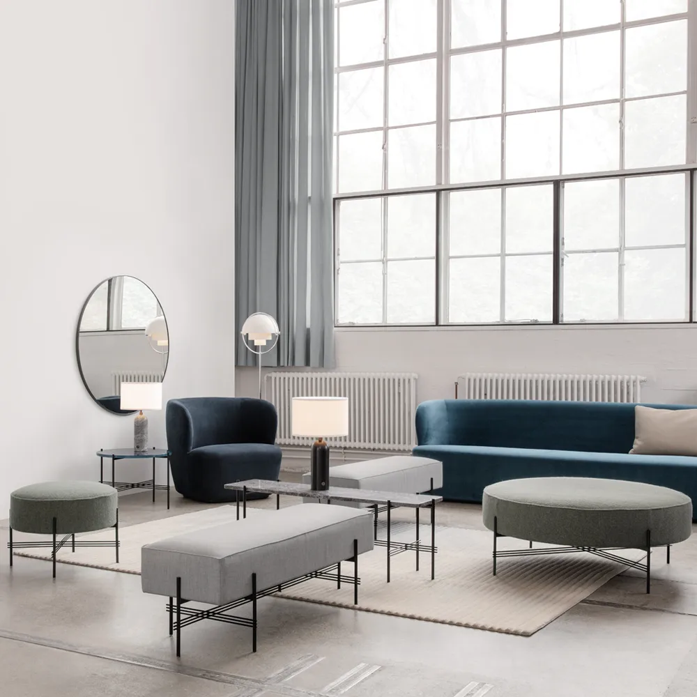 Miroir Gubi, black brass GUBI