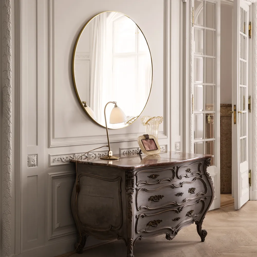 Miroir Gubi, black brass GUBI