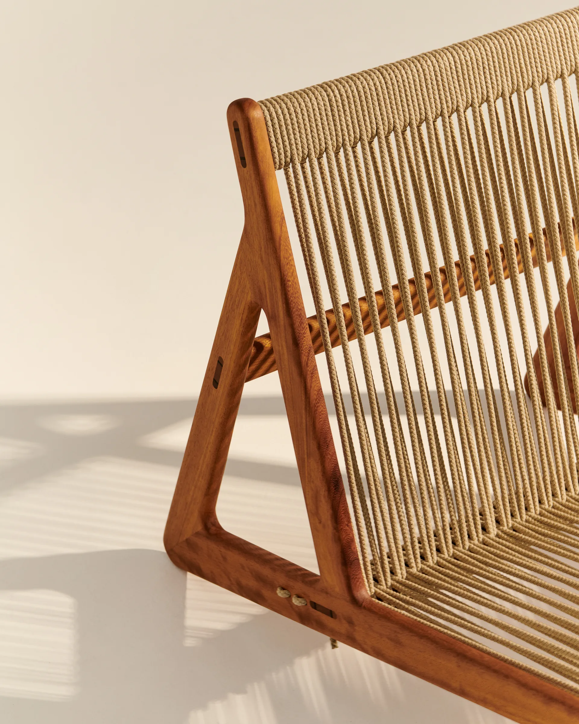 MR01 Initial outdoor lounge chair, Bois d'iroko huilé GUBI