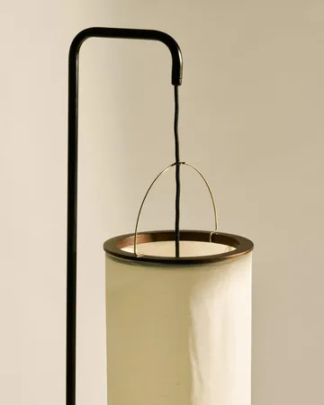 Silk Lantern lampadaire - Blanc naturel soie-semi matt noir, 163 cm - GUBI