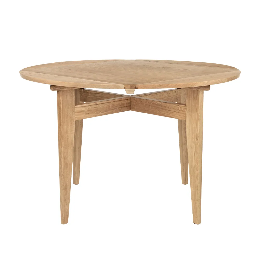 Table à manger B-Table, oak matt lacquered GUBI