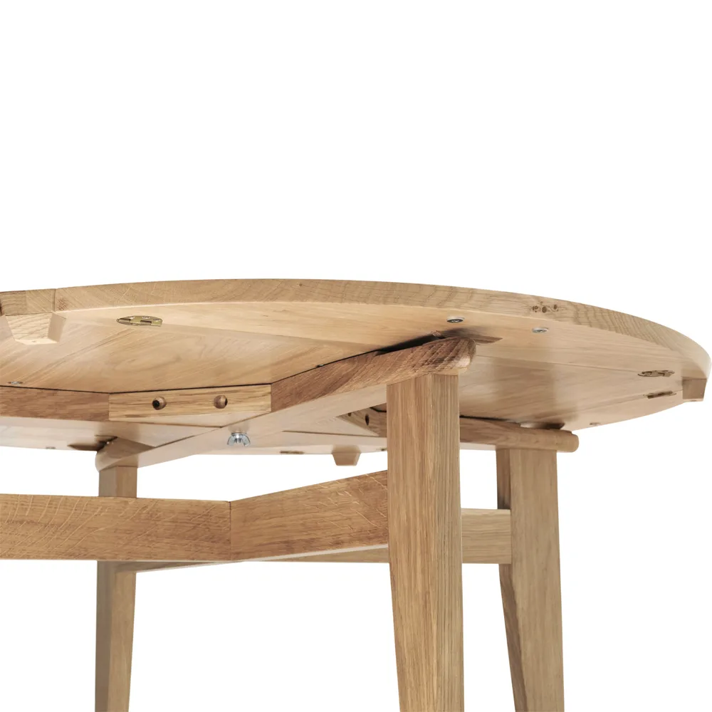Table à manger B-Table, oak matt lacquered GUBI