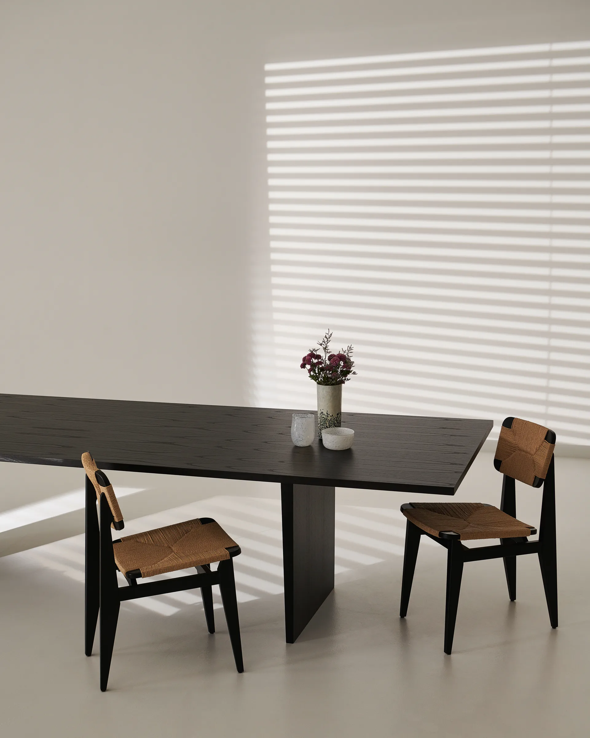 Table à manger Private 100x320 cm, Marron-chêne teinté noir GUBI