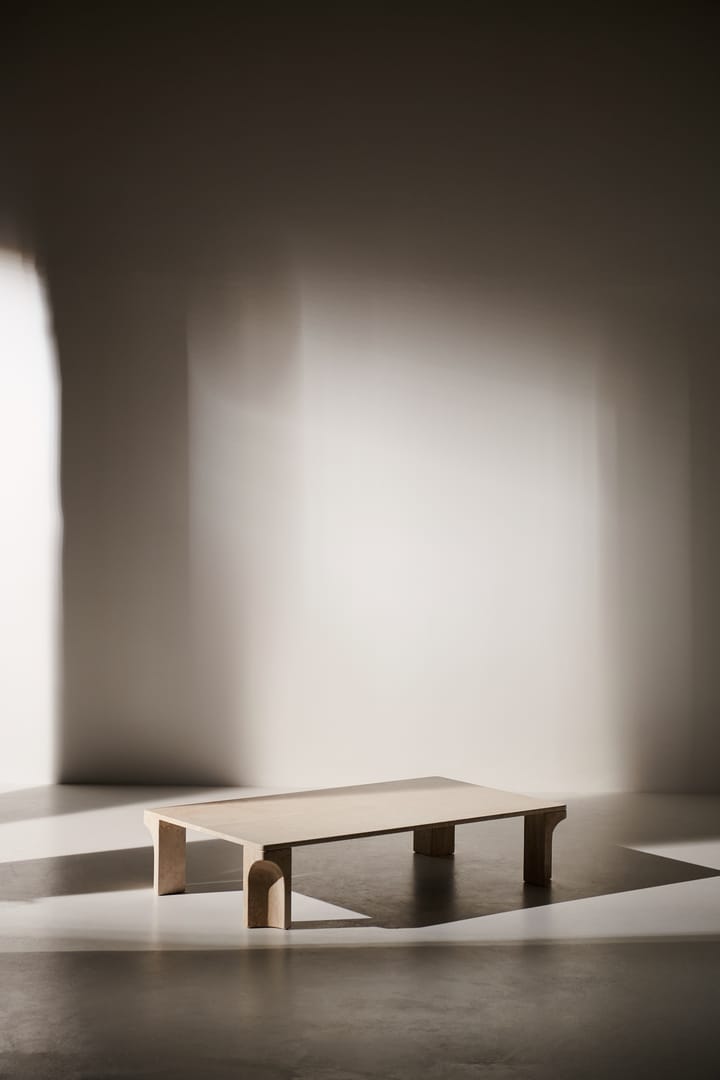 Table basse Doric 80x140 cm, Blanc neutre-travertin GUBI