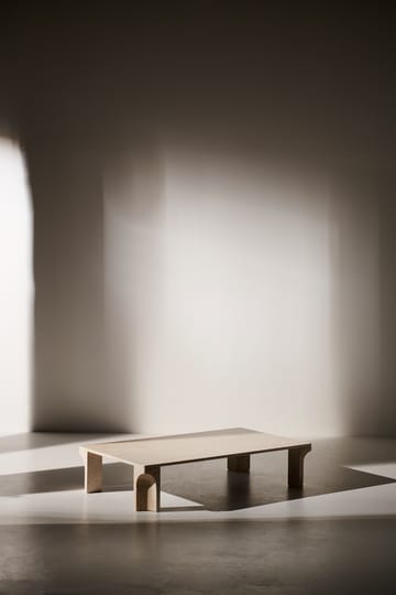 Table basse Doric 80x140 cm - Blanc neutre-travertin - GUBI