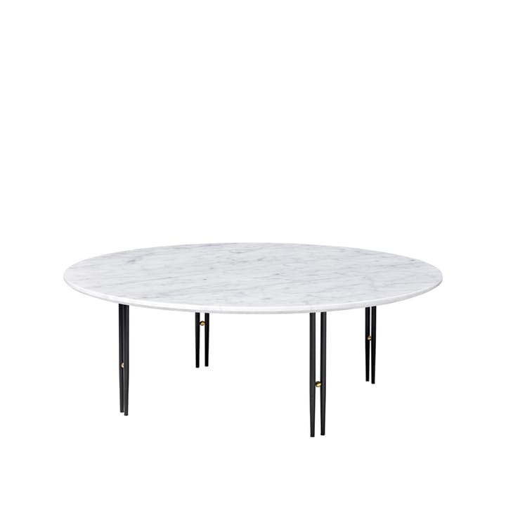 Table basse IOI - white carrara marble, ø110, structure noire - GUBI