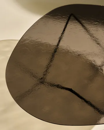 Table basse Pedrera - Noir semi-mat-verre structuré bronze - GUBI