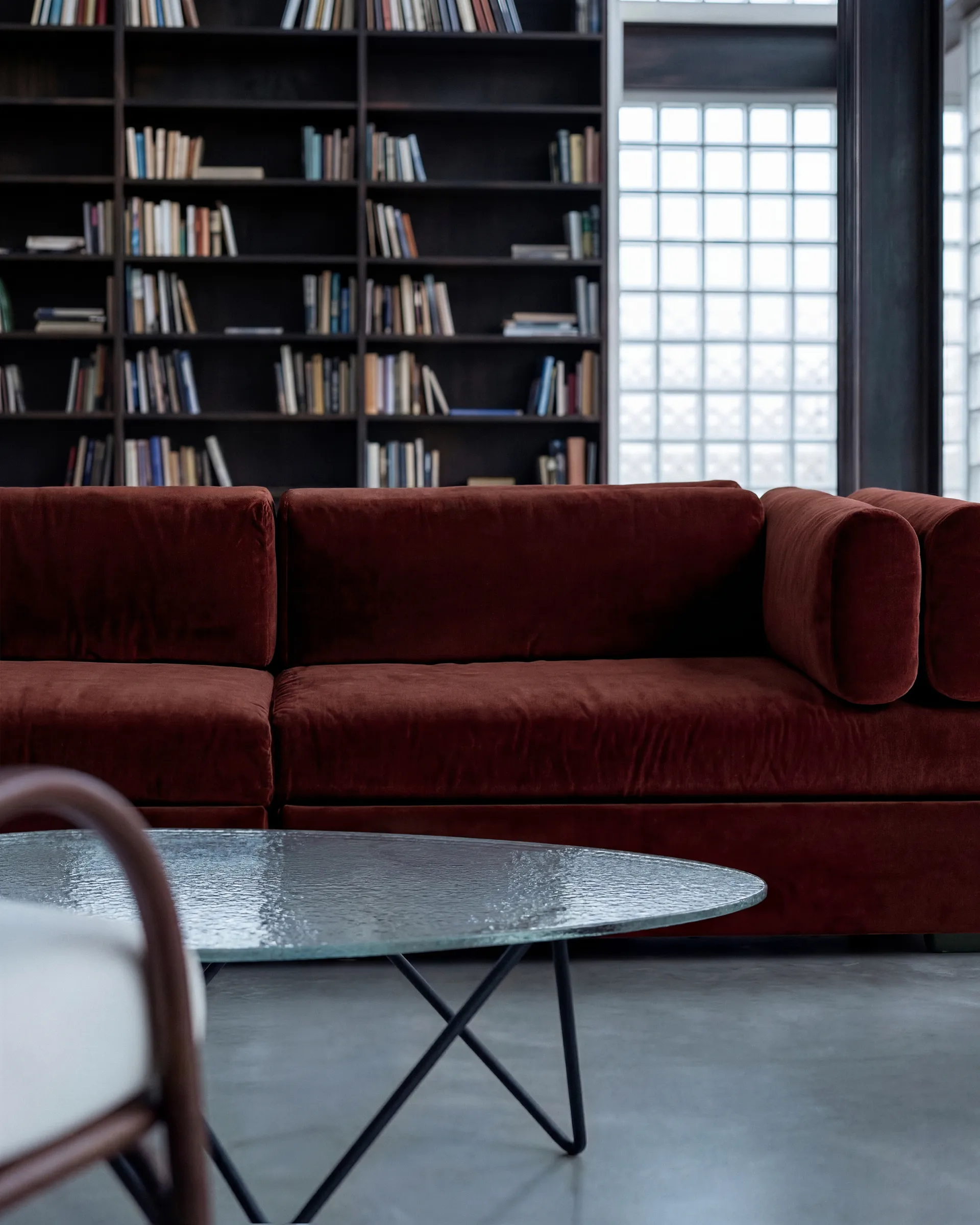 Table basse Pedrera, Noir semi-mat-verre structuré transparent GUBI