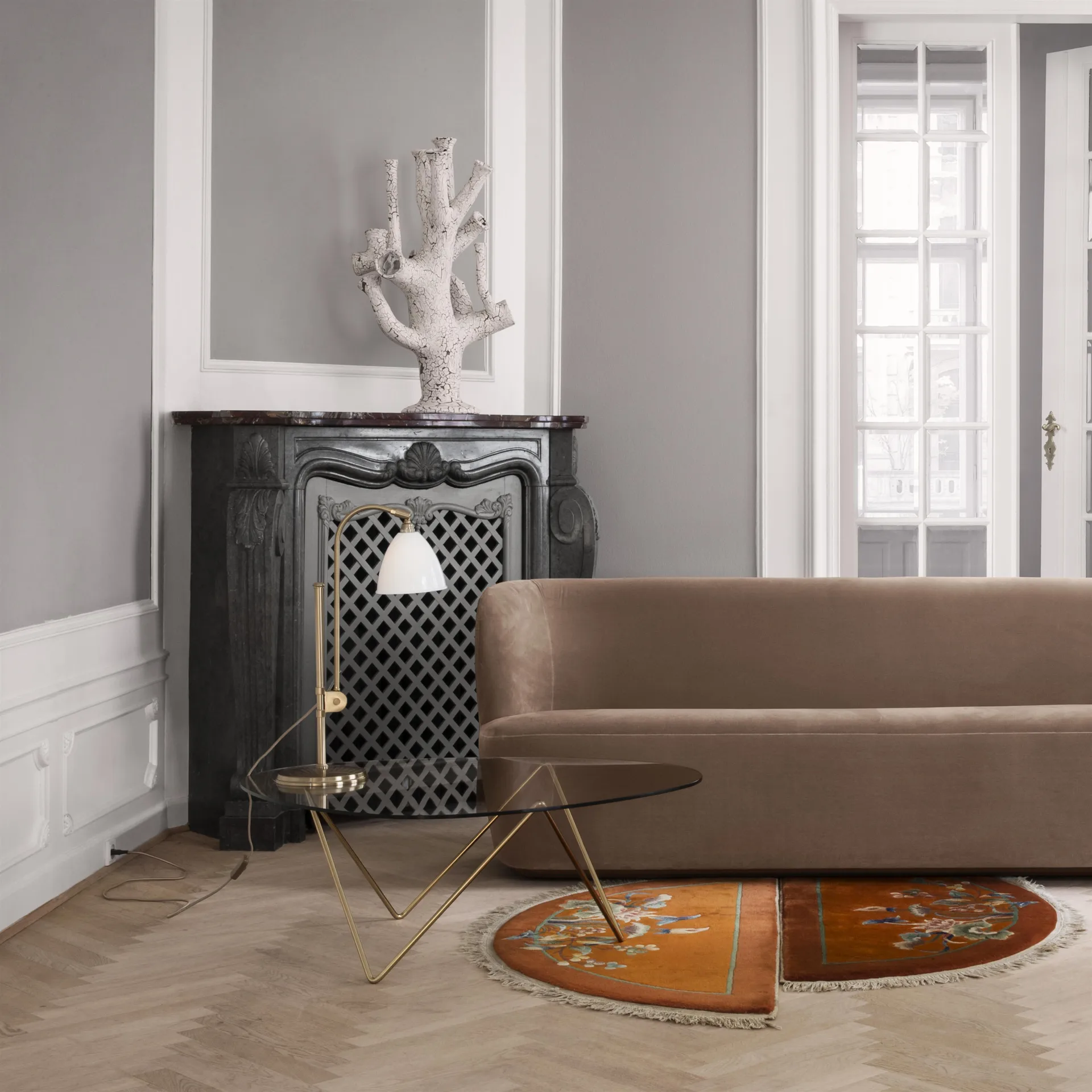 Table basse Pedrera, pieds en laiton GUBI