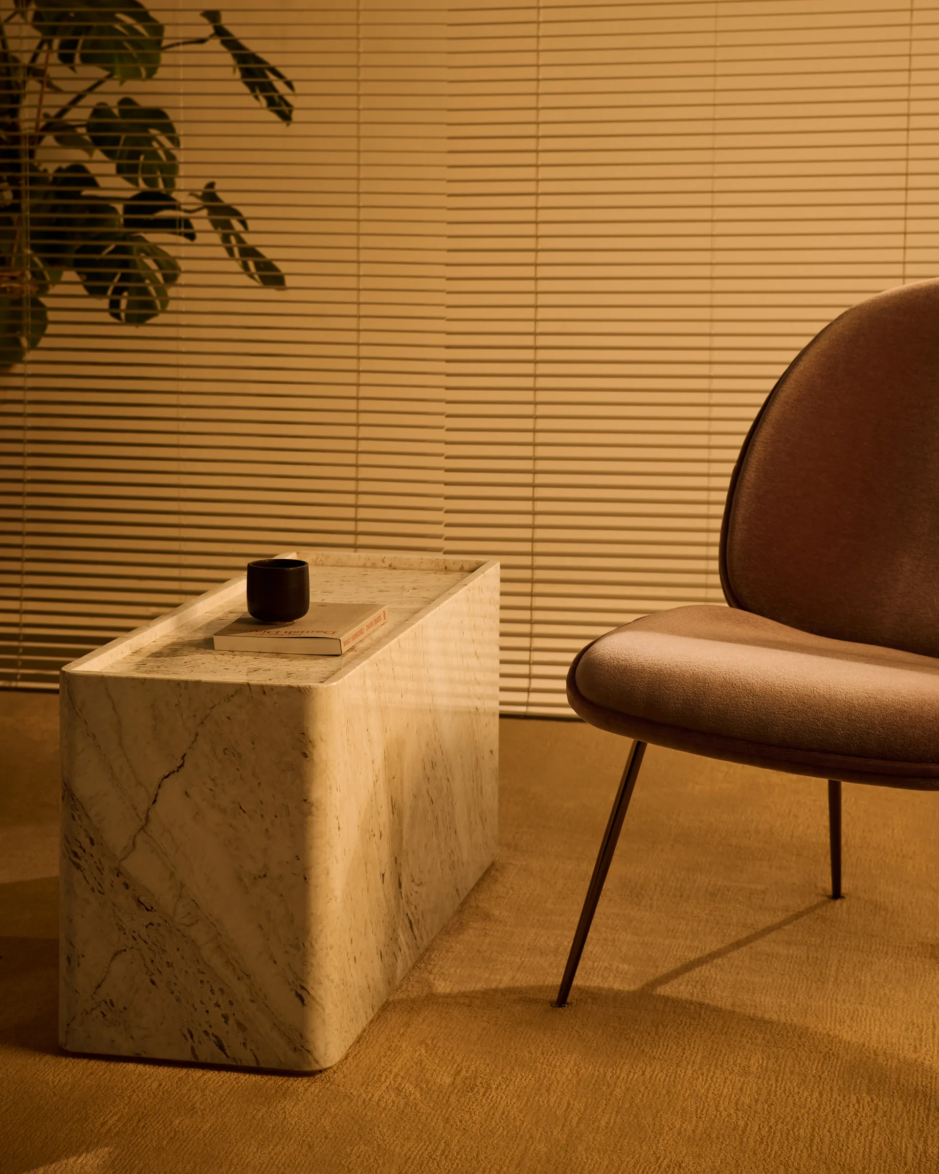 Table d'appoint Pietra 30x80x40 cm, Travertin blanc neutre GUBI