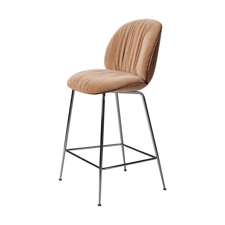 Tabouret de bar 65 cm Beetle Soft, dossier avant recouvert - Tabouret Belsuede Dedar 132, noyer laqué-dossier noir, chrome - GUBI