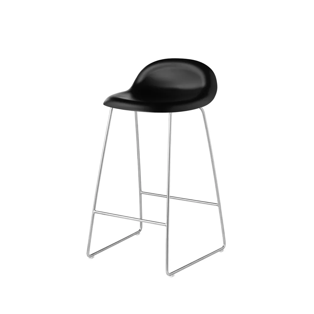 Tabouret de bar Gubi 3D bas, black, pieds luge en acier chromé GUBI