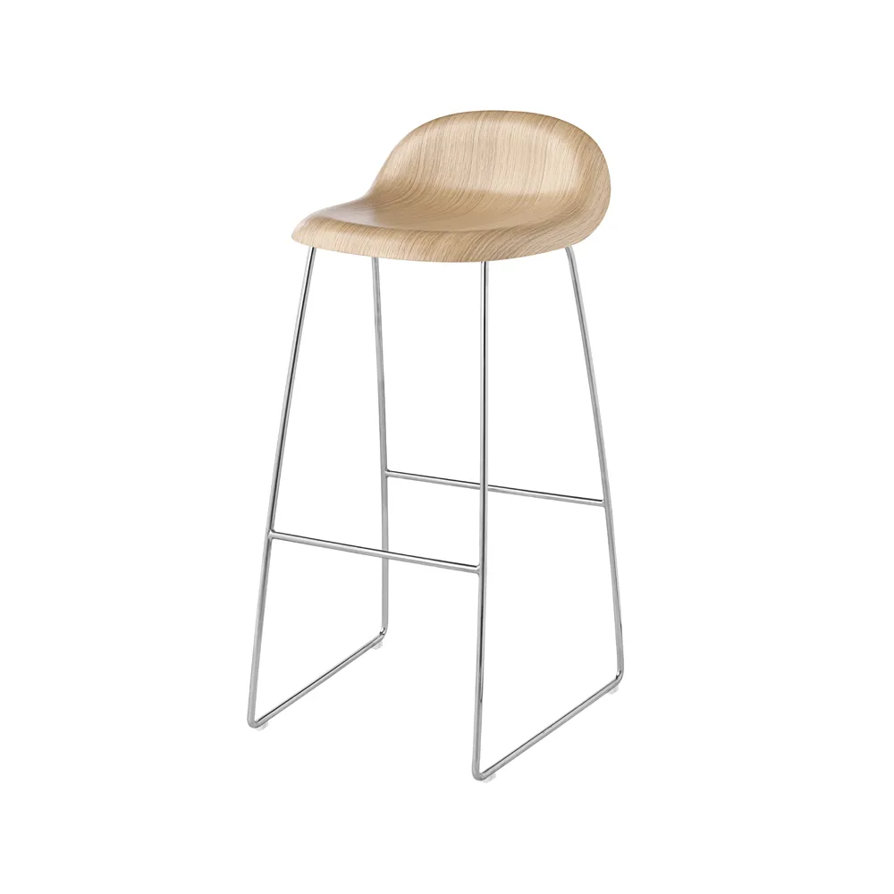 Tabouret de bar Gubi 3D haut, oak matt lacquered, pieds luge en acier chromé GUBI