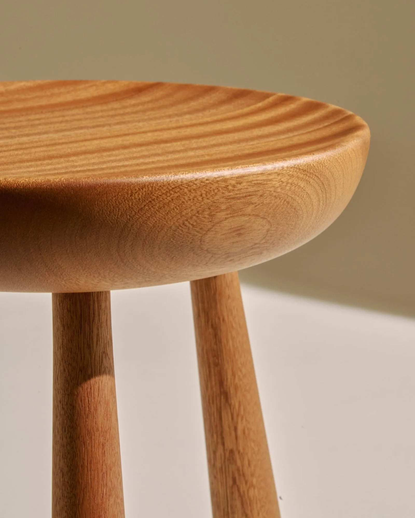 Totto tabouret, Sapelli laqué, Ø31x32,6 cm GUBI