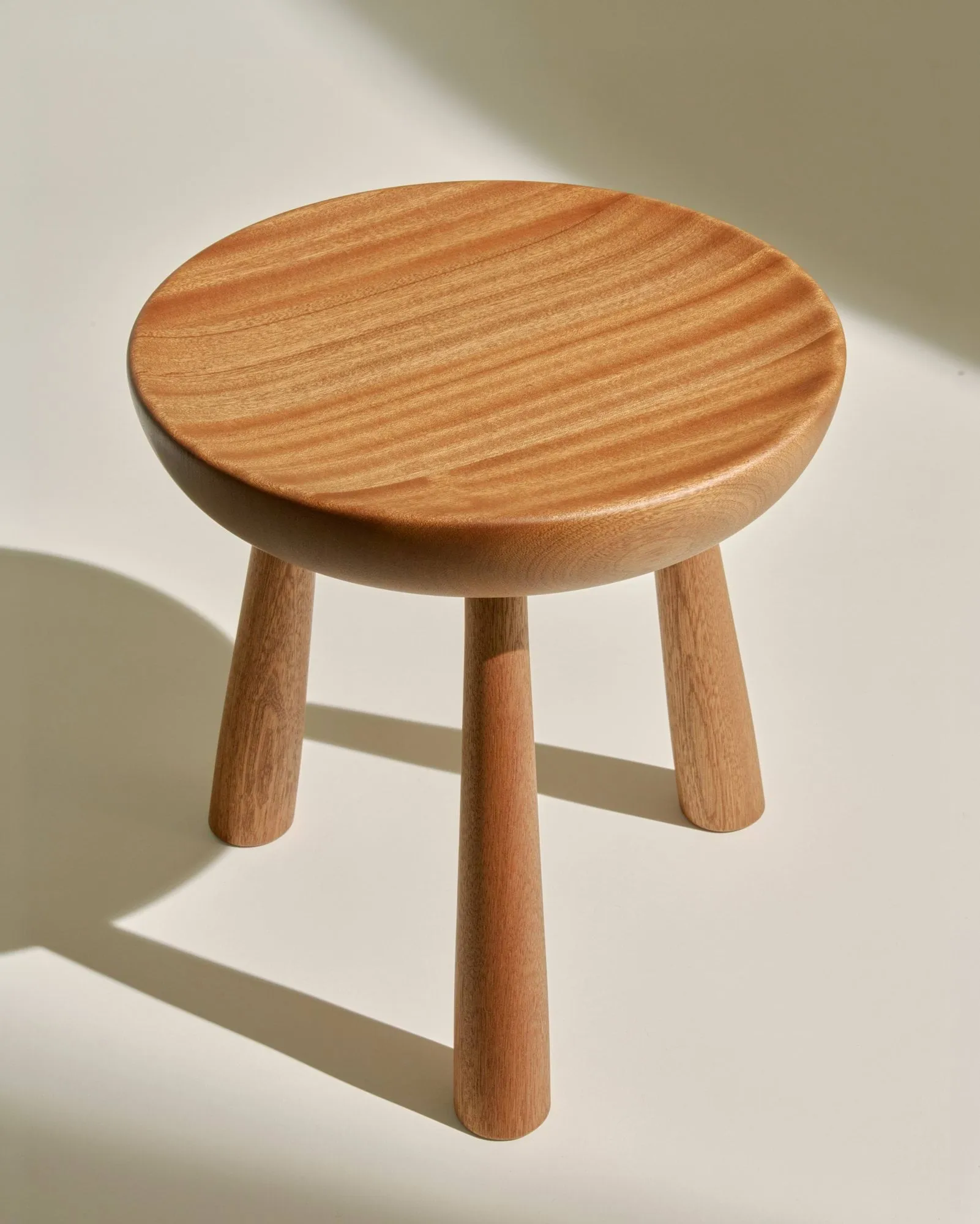 Totto tabouret, Sapelli laqué, Ø31x32,6 cm GUBI