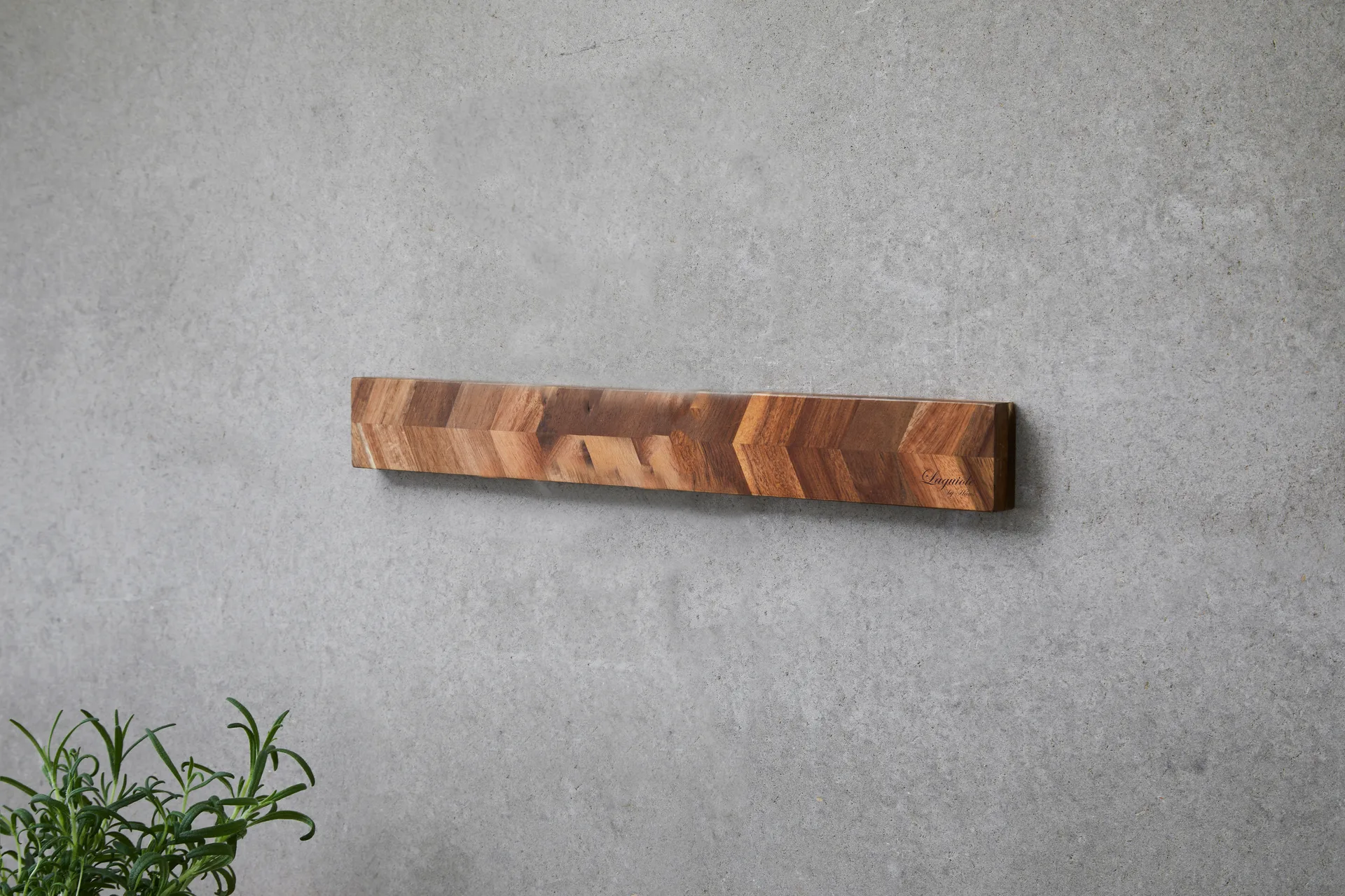 Barre magnétique Laguiole By Hâws 40x5x2 cm, Acacia wood Herringbone style Hâws