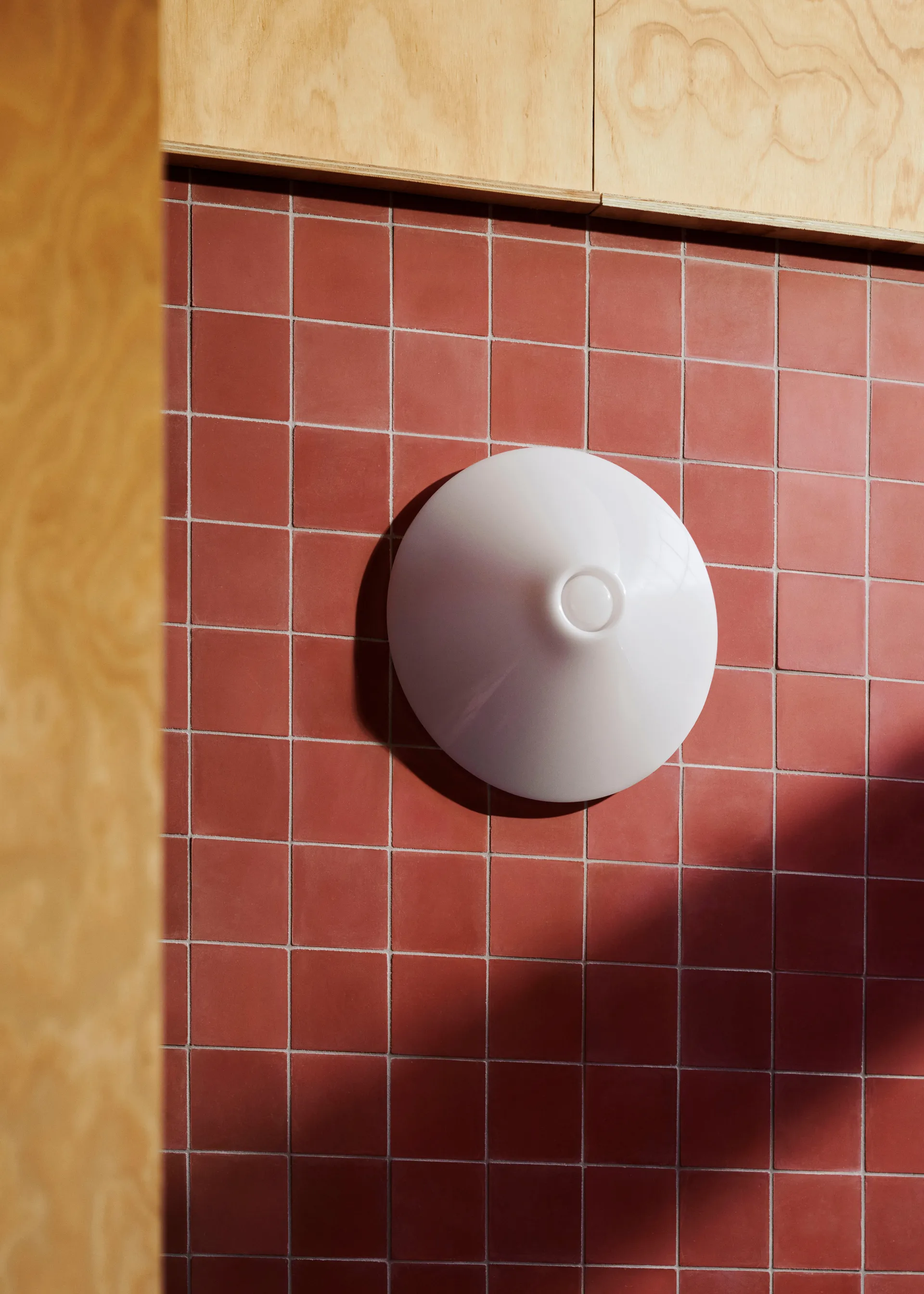 Applique murale Ono Flush Mount Ø35 cm, Opal acrylic HAY