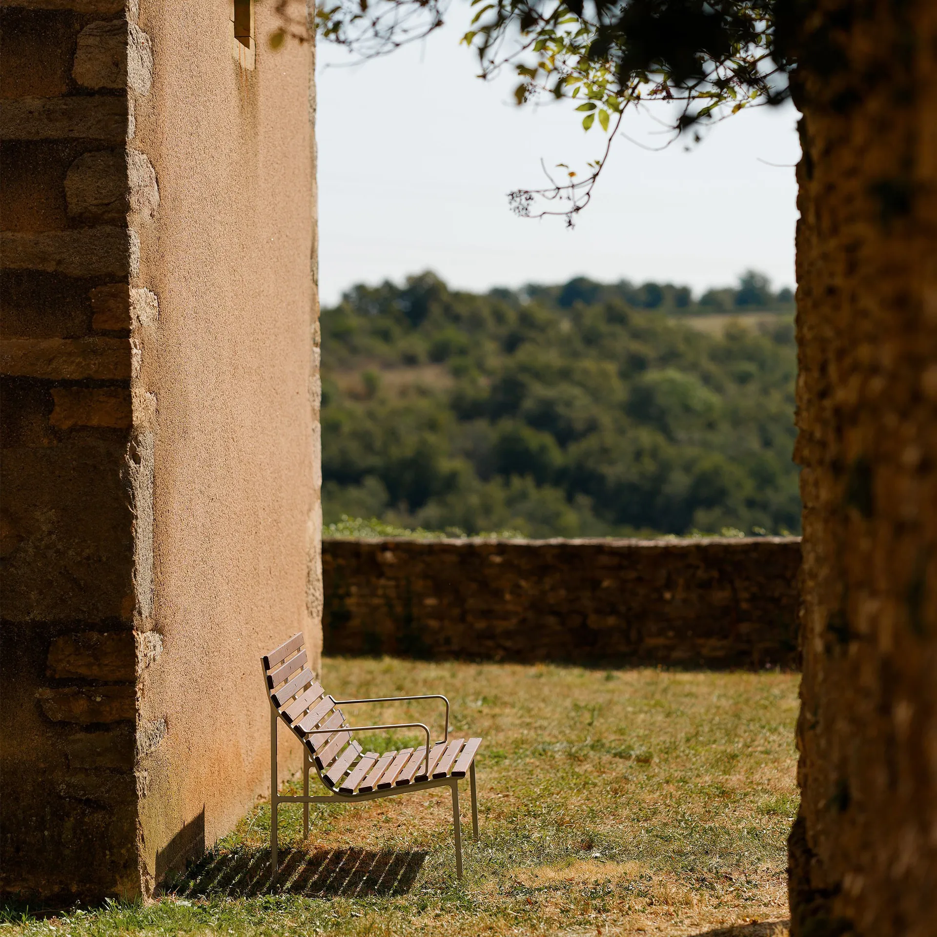 Banc Lounge Traverse Lounge avec accoudoirs, Oiled ash HAY