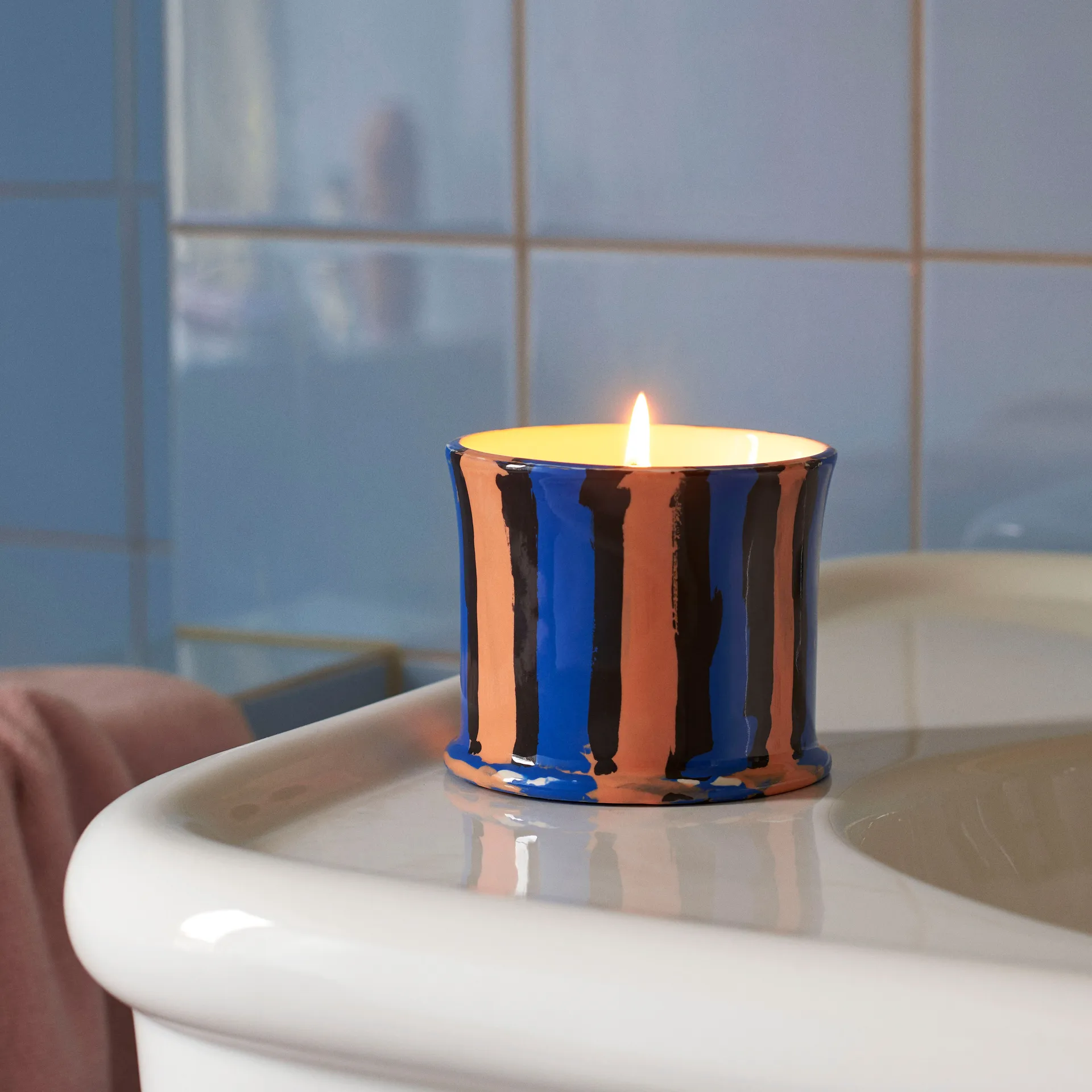 Bougie parfumée Stripe, Mint leaf HAY