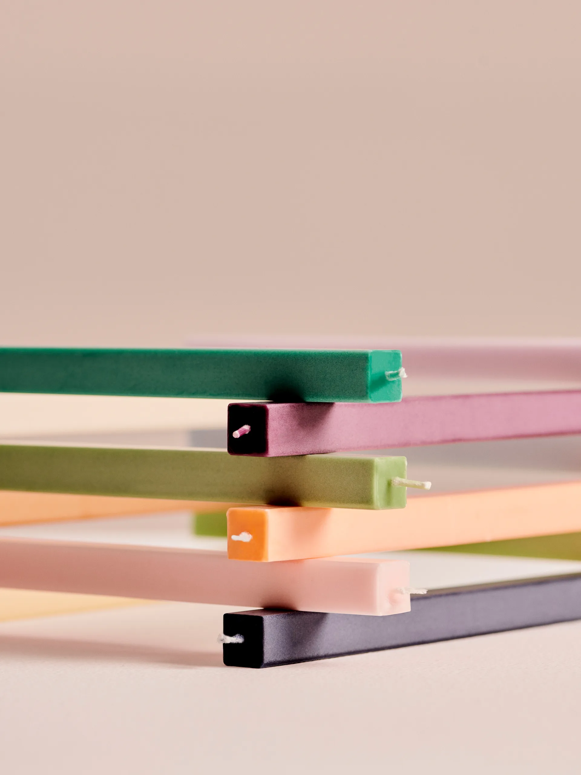 Bougies Square Candle, lot de 4, Dark HAY