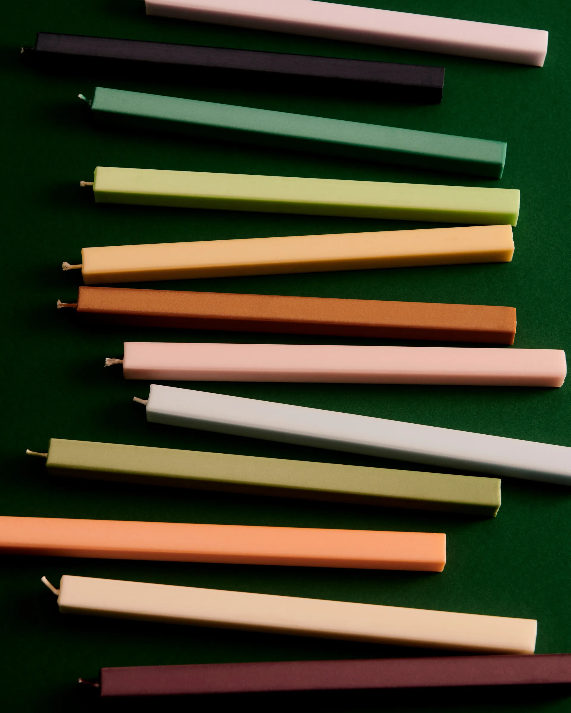 Bougies Square Candle, lot de 4, Dark HAY