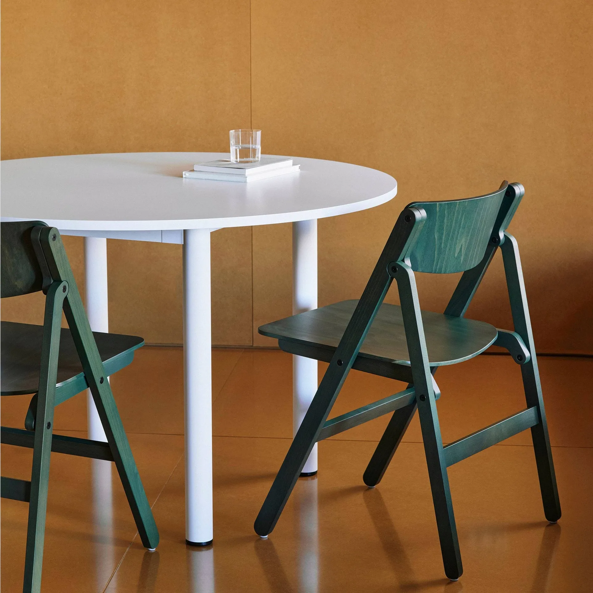 Chaise Backflip Chair, Cedar green, hêtre laqué HAY